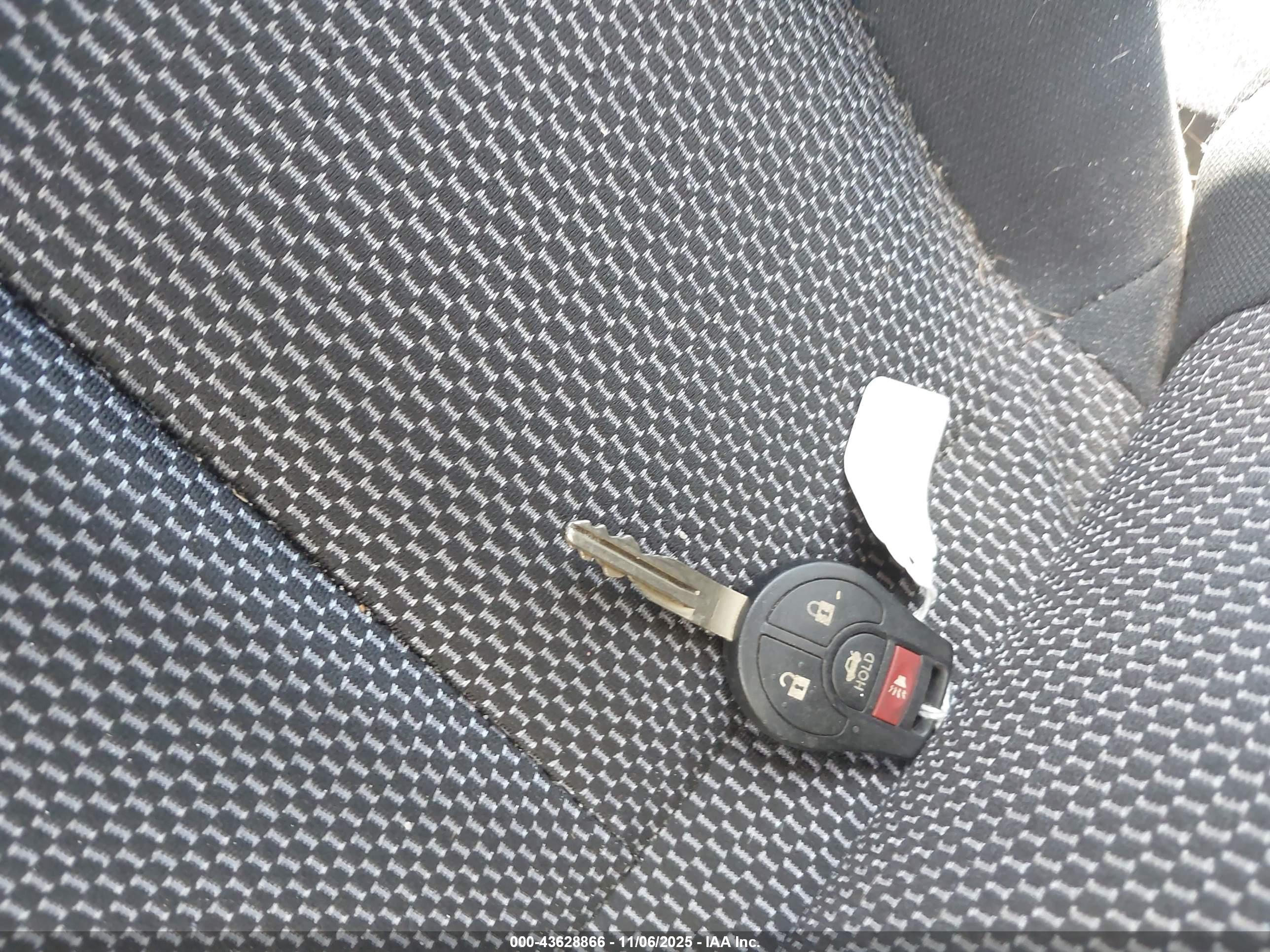 NISSAN VERSA image 11