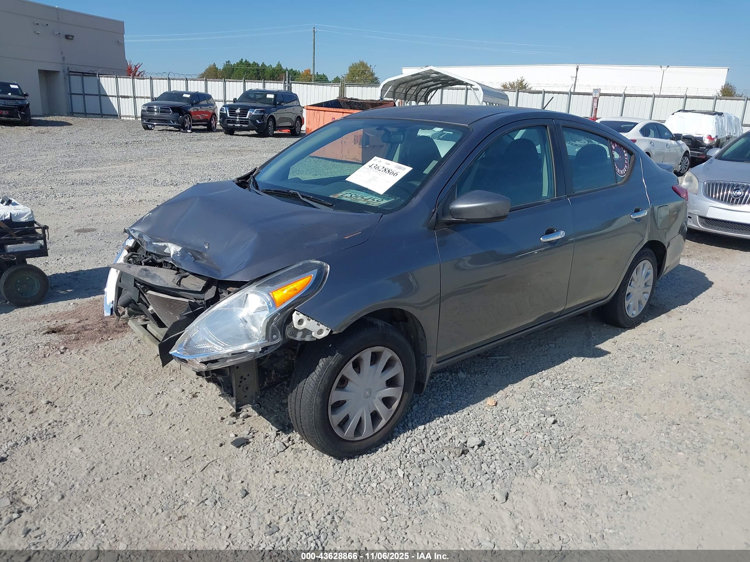 NISSAN VERSA image 2