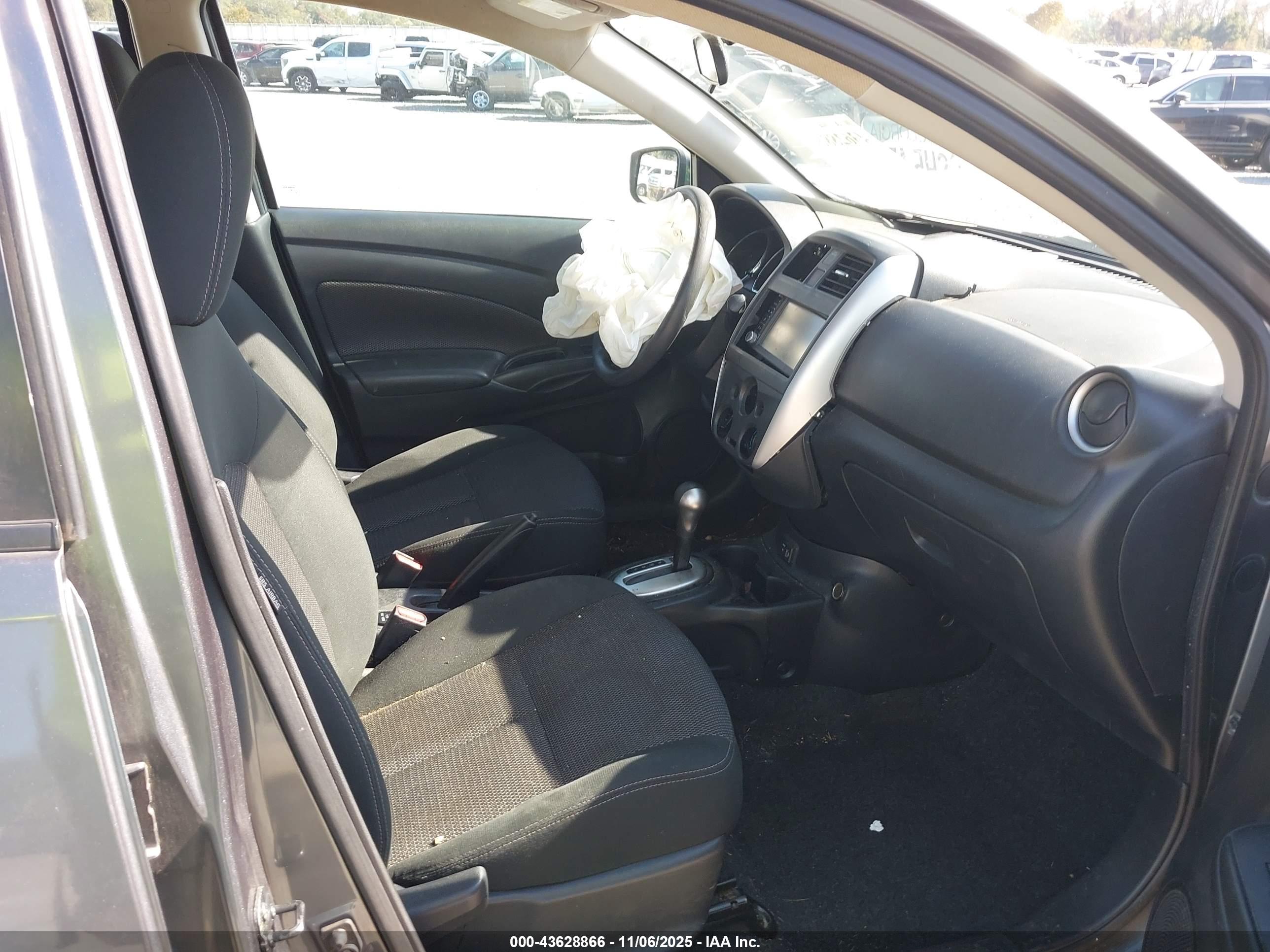NISSAN VERSA image 5