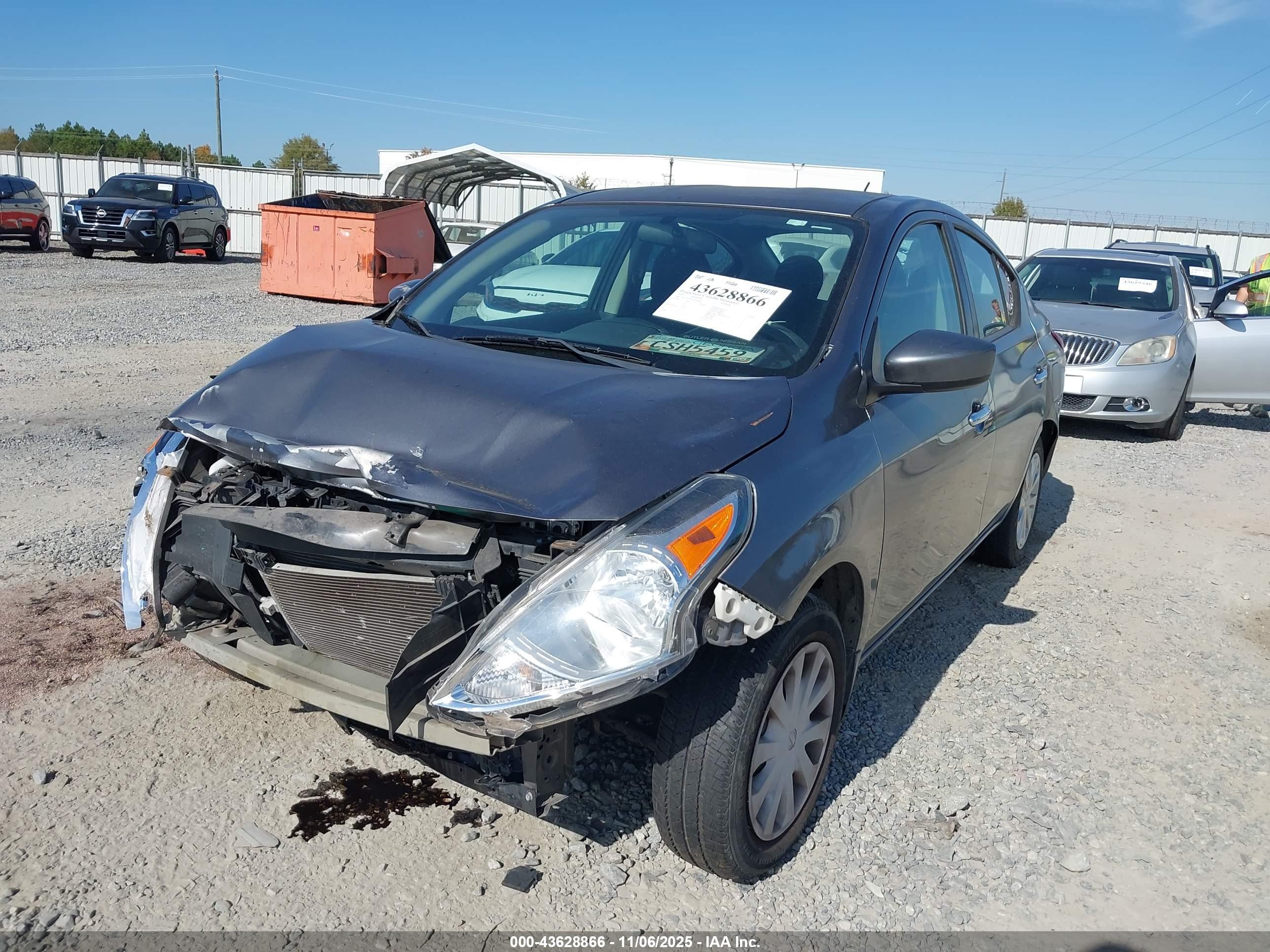 NISSAN VERSA image 6