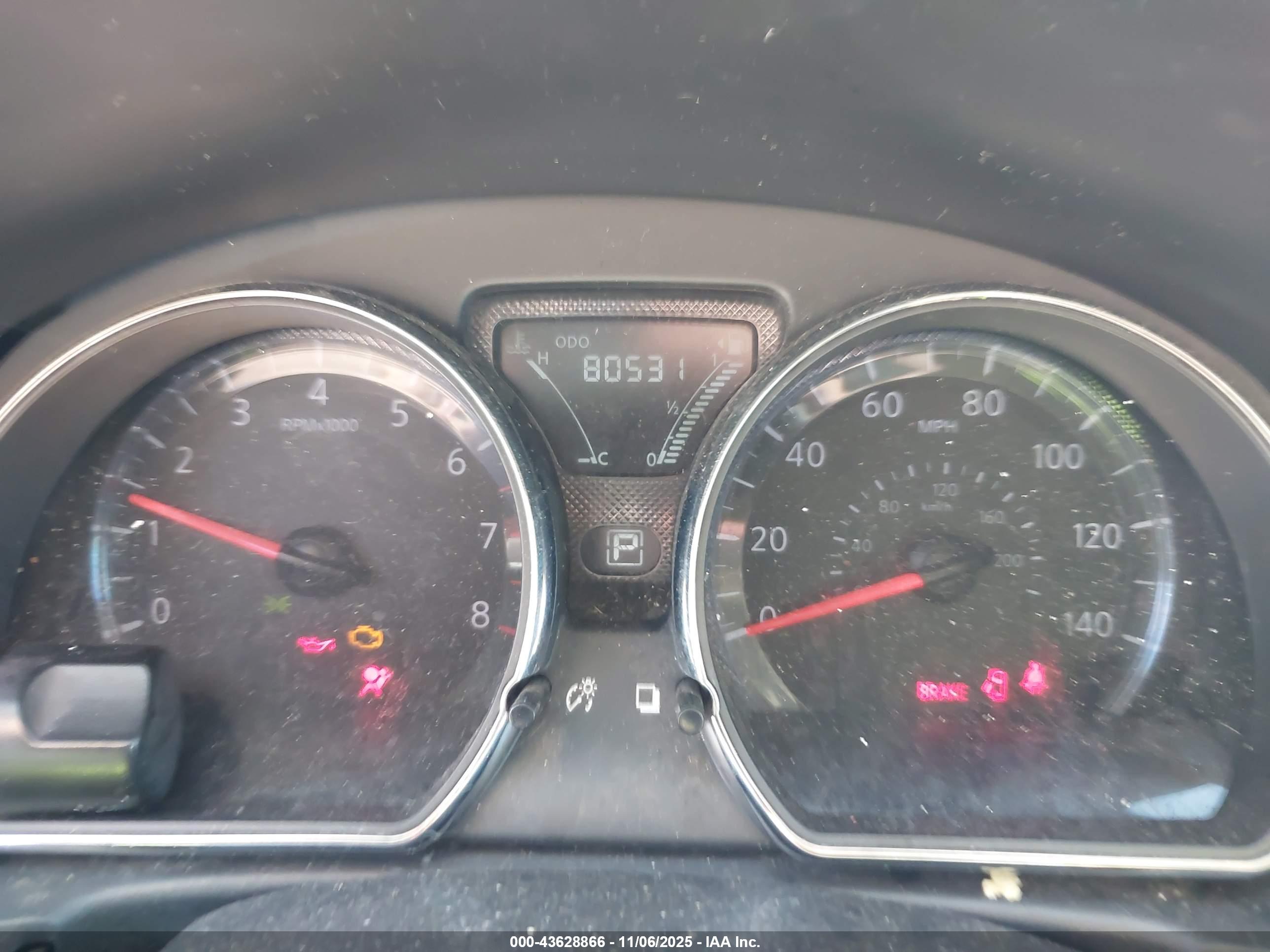 NISSAN VERSA image 7