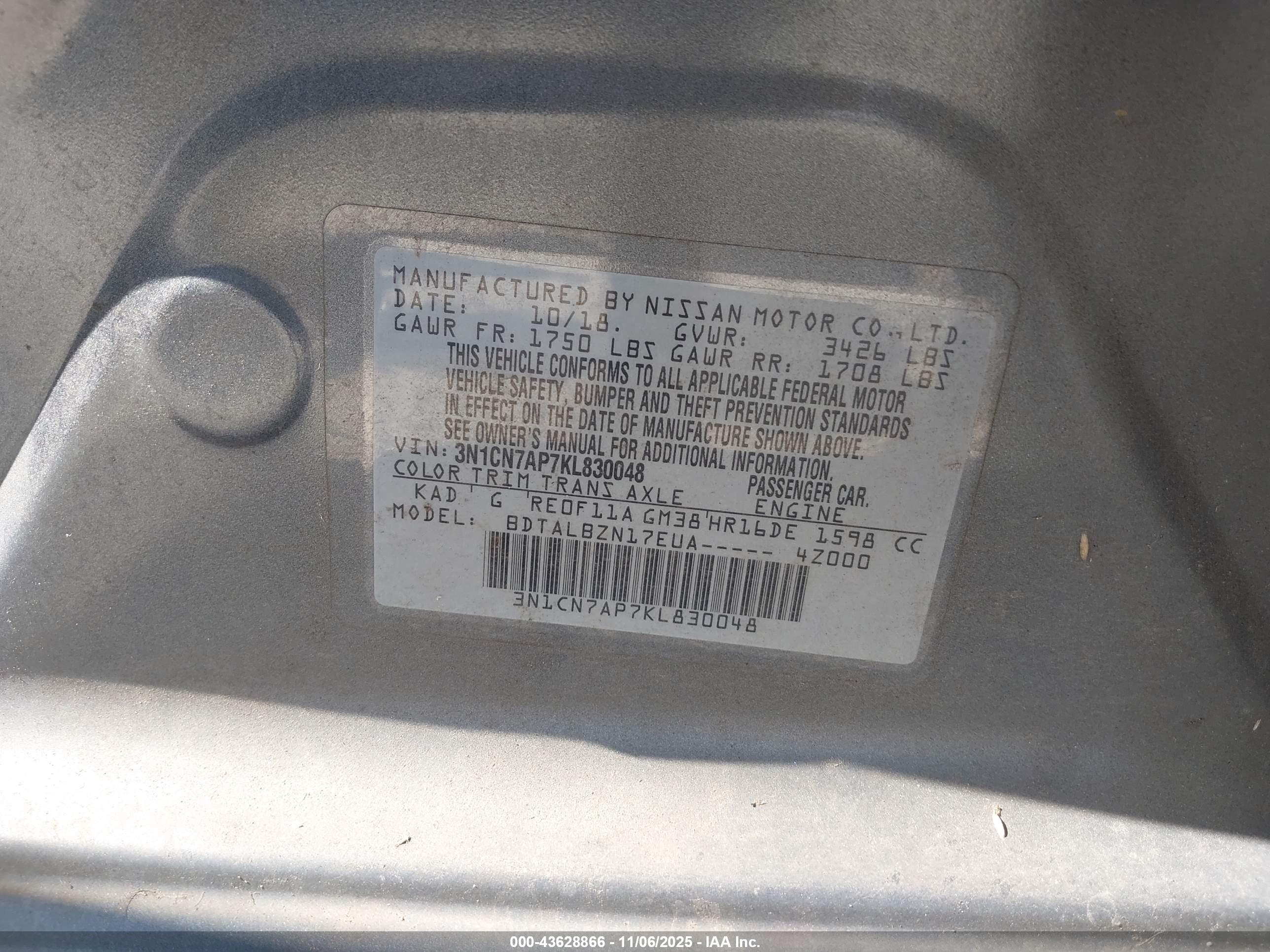 NISSAN VERSA image 9