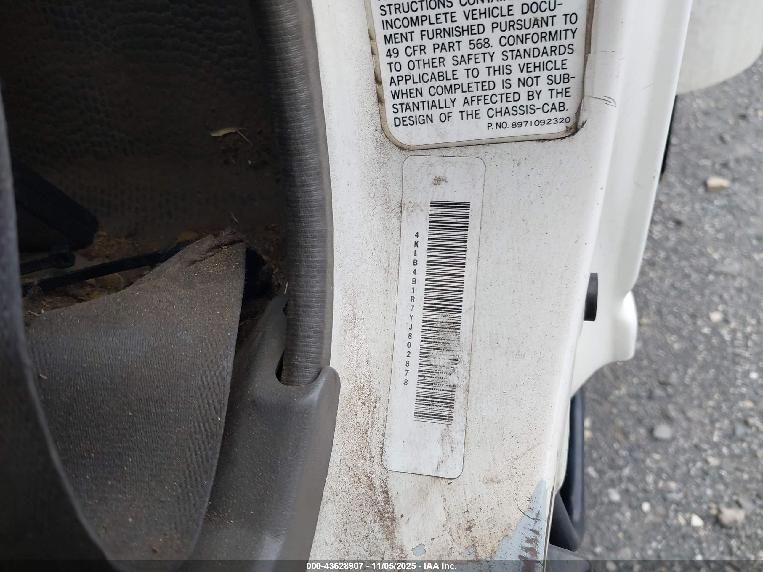 ISUZU NPR image 9