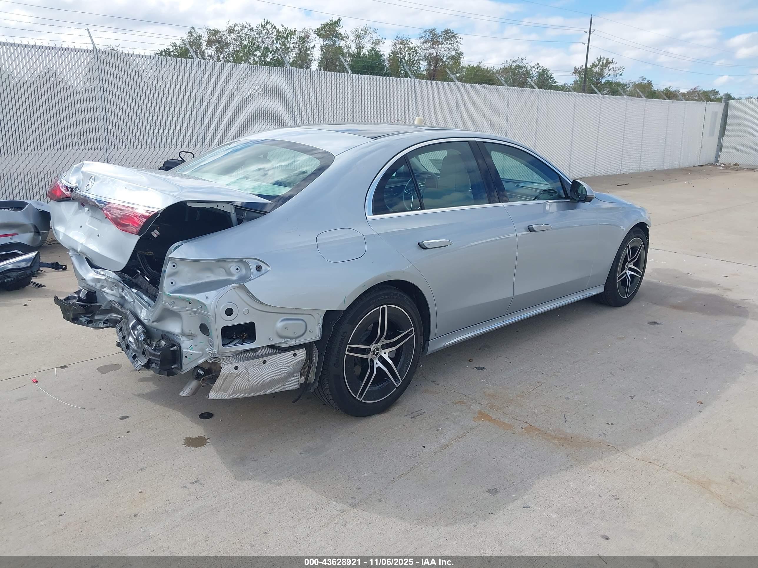 MERCEDES-BENZ E image 4