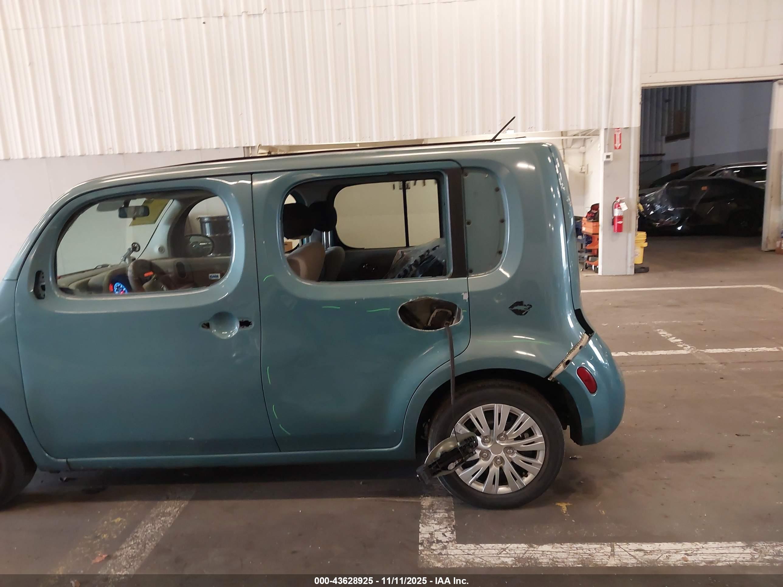 NISSAN CUBE image 6