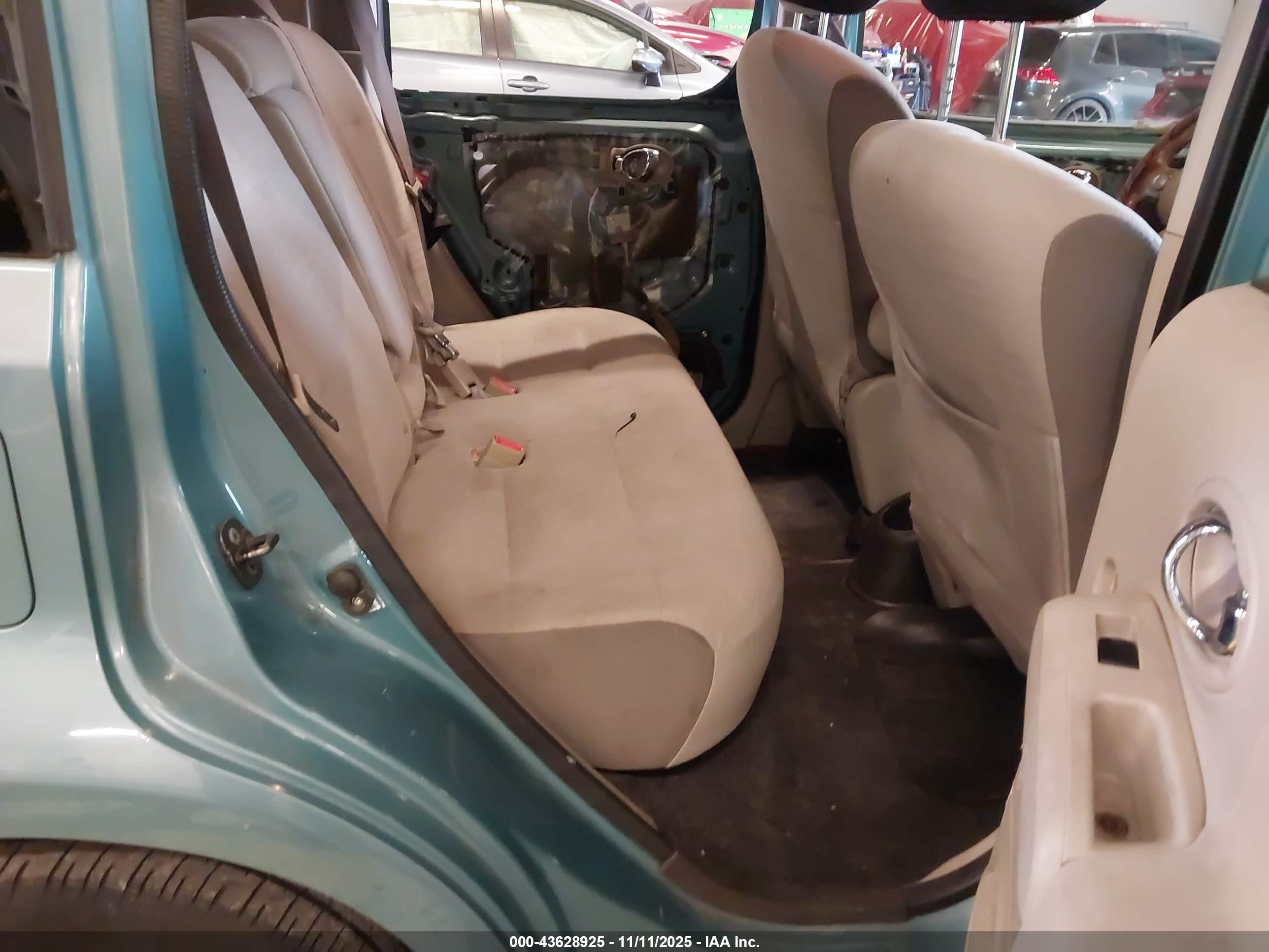 NISSAN CUBE image 8