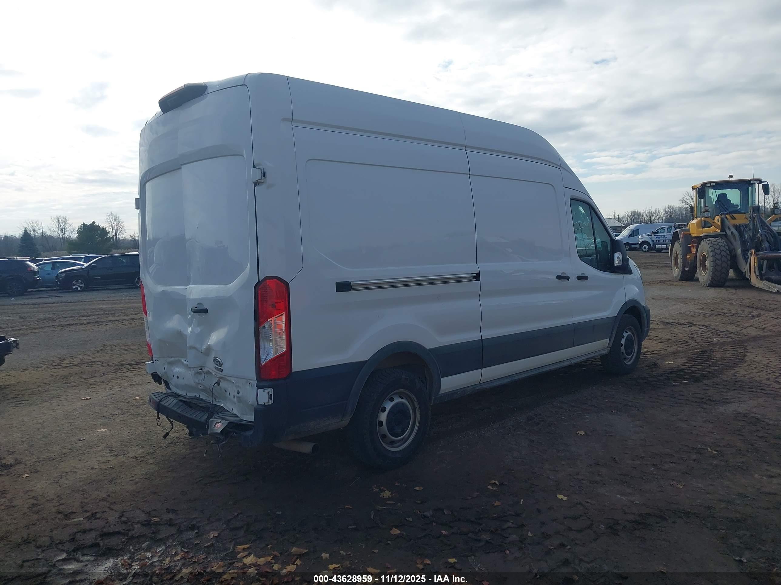 FORD TRANSIT-250 image 4