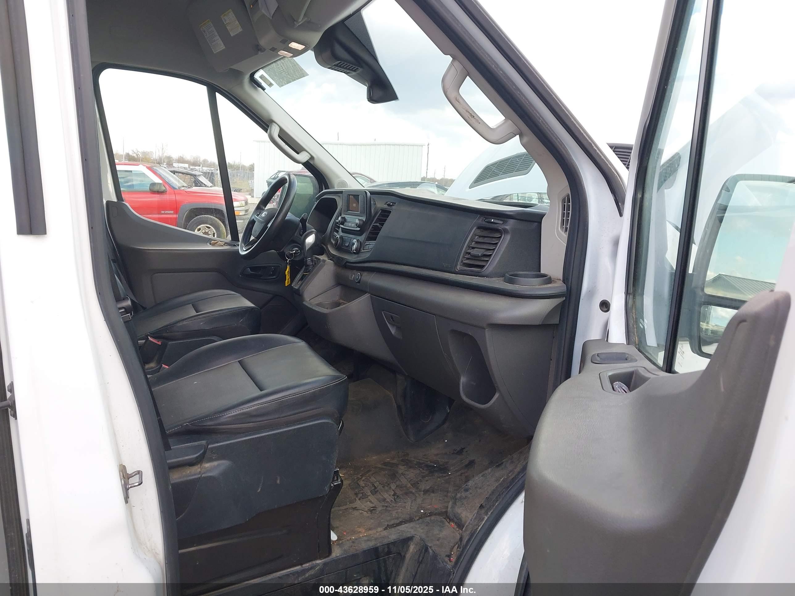 FORD TRANSIT-250 image 5