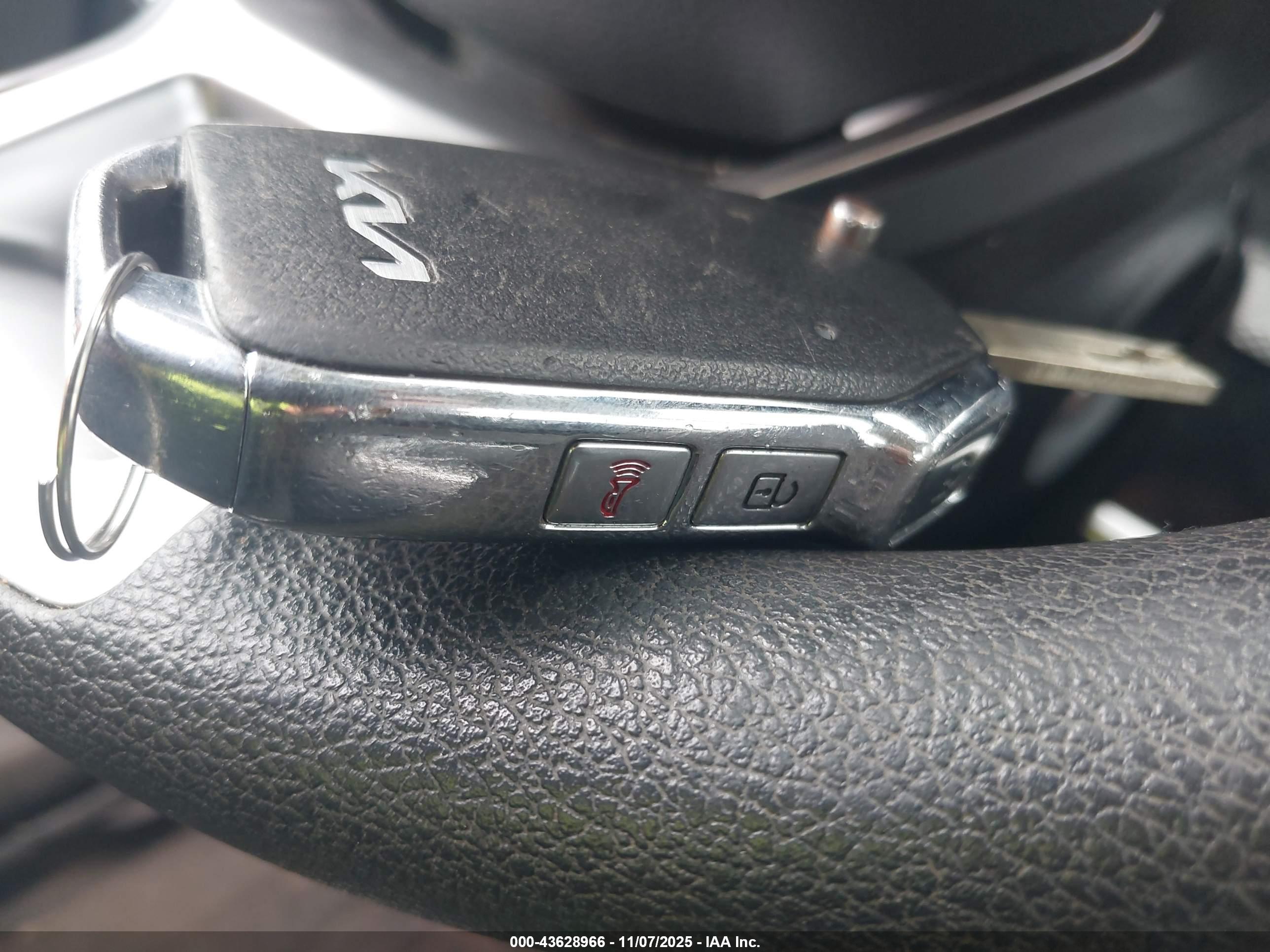 KIA SPORTAGE image 11