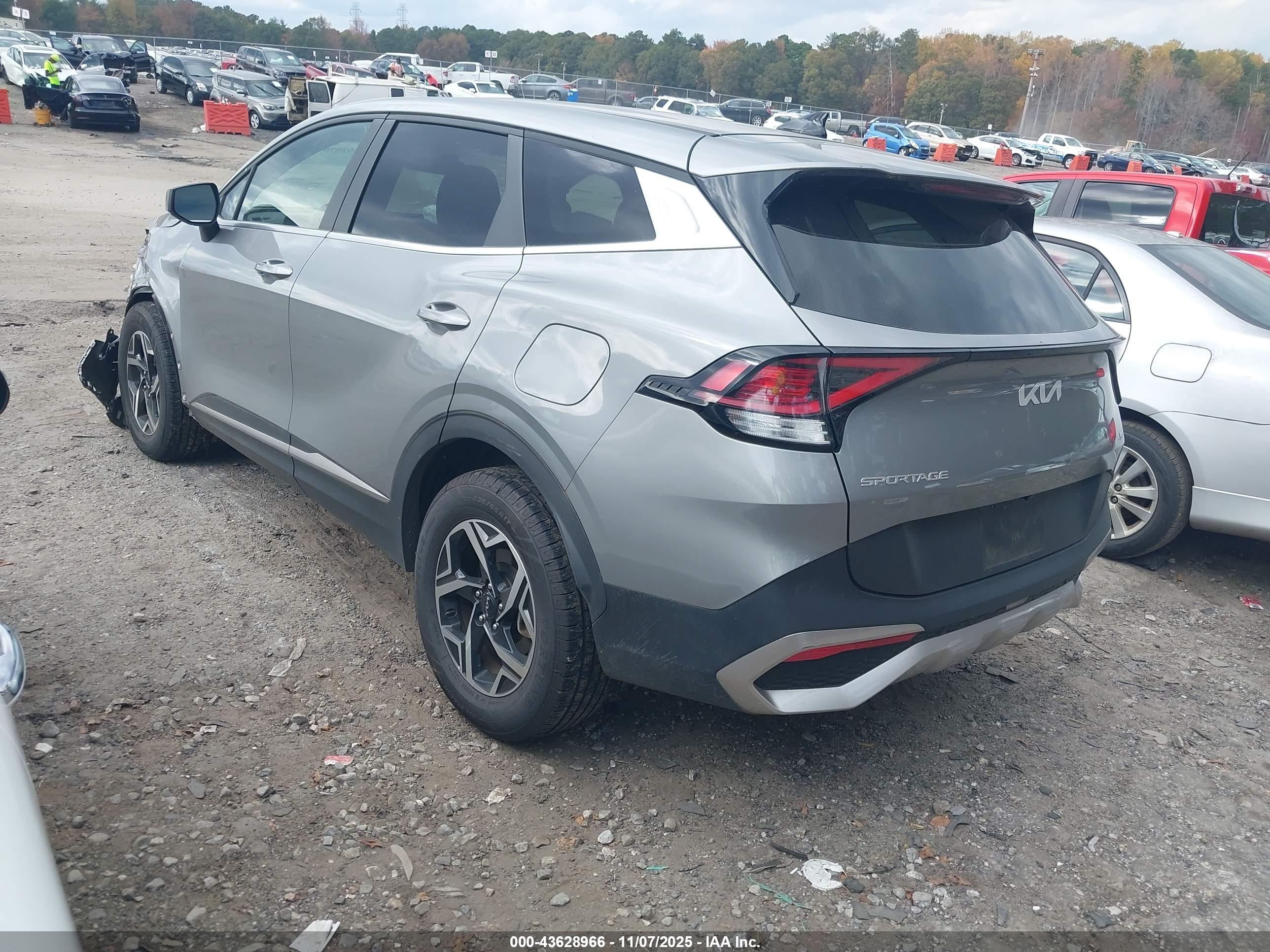 KIA SPORTAGE image 3