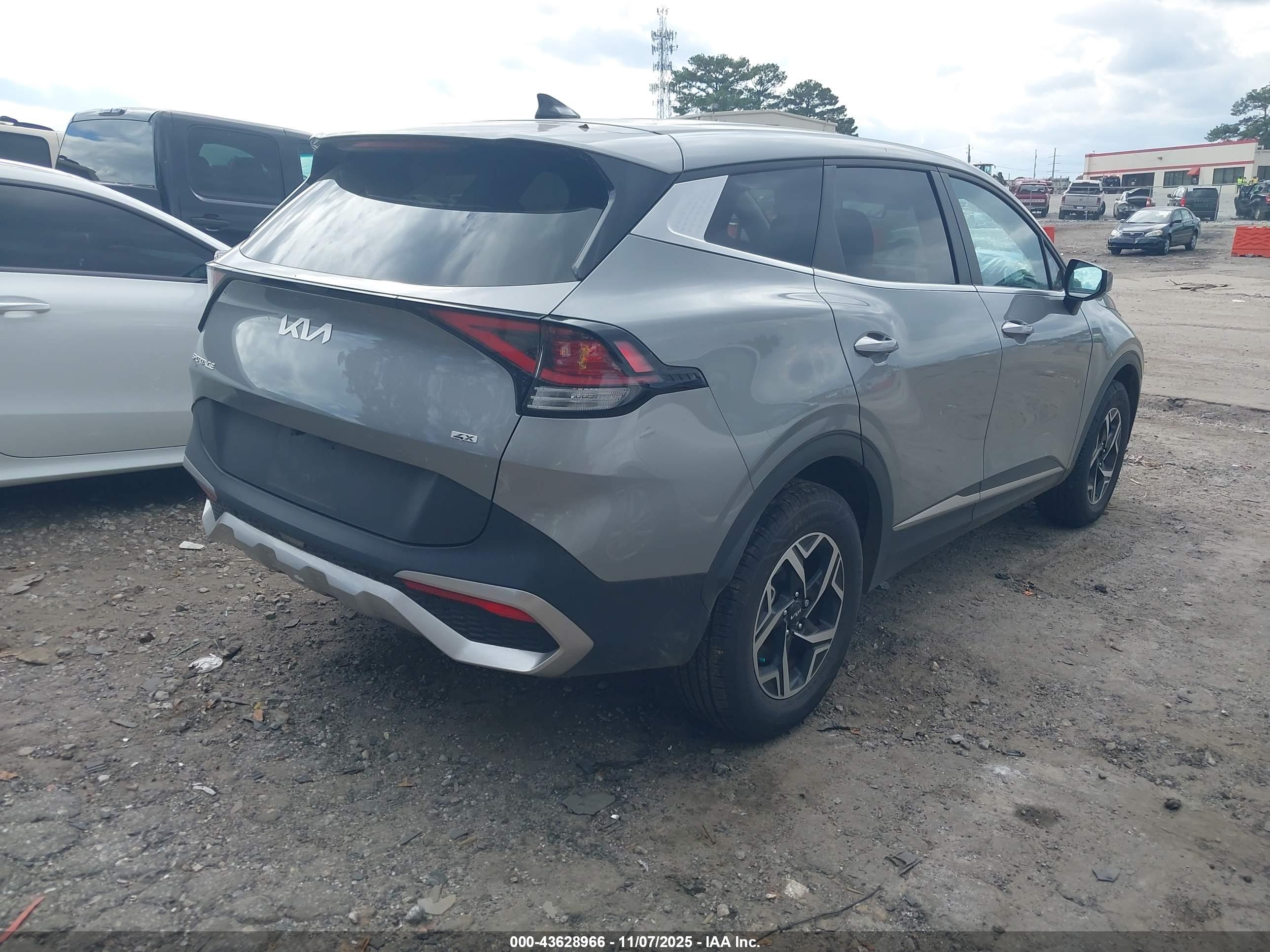 KIA SPORTAGE image 4