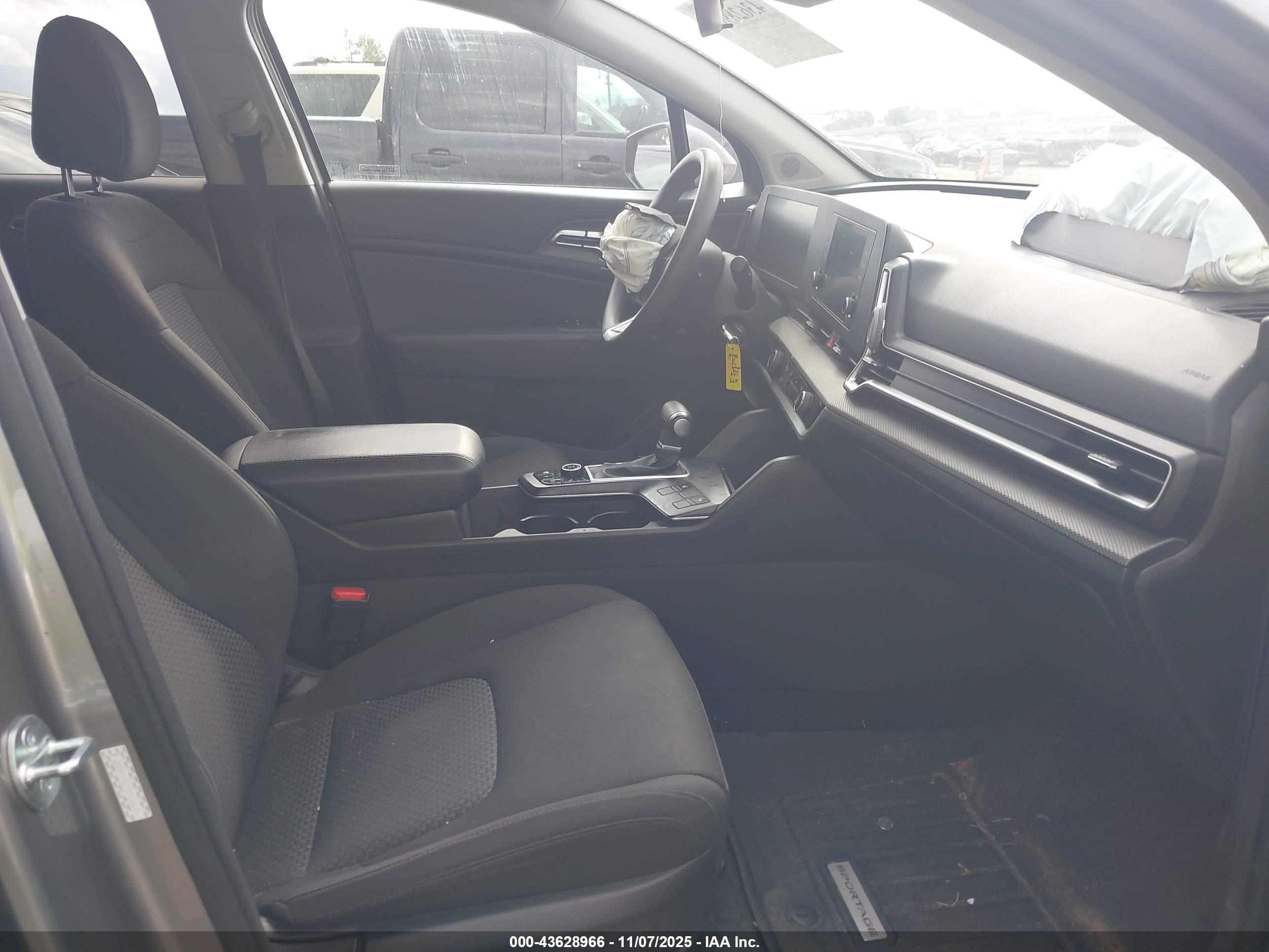KIA SPORTAGE image 5
