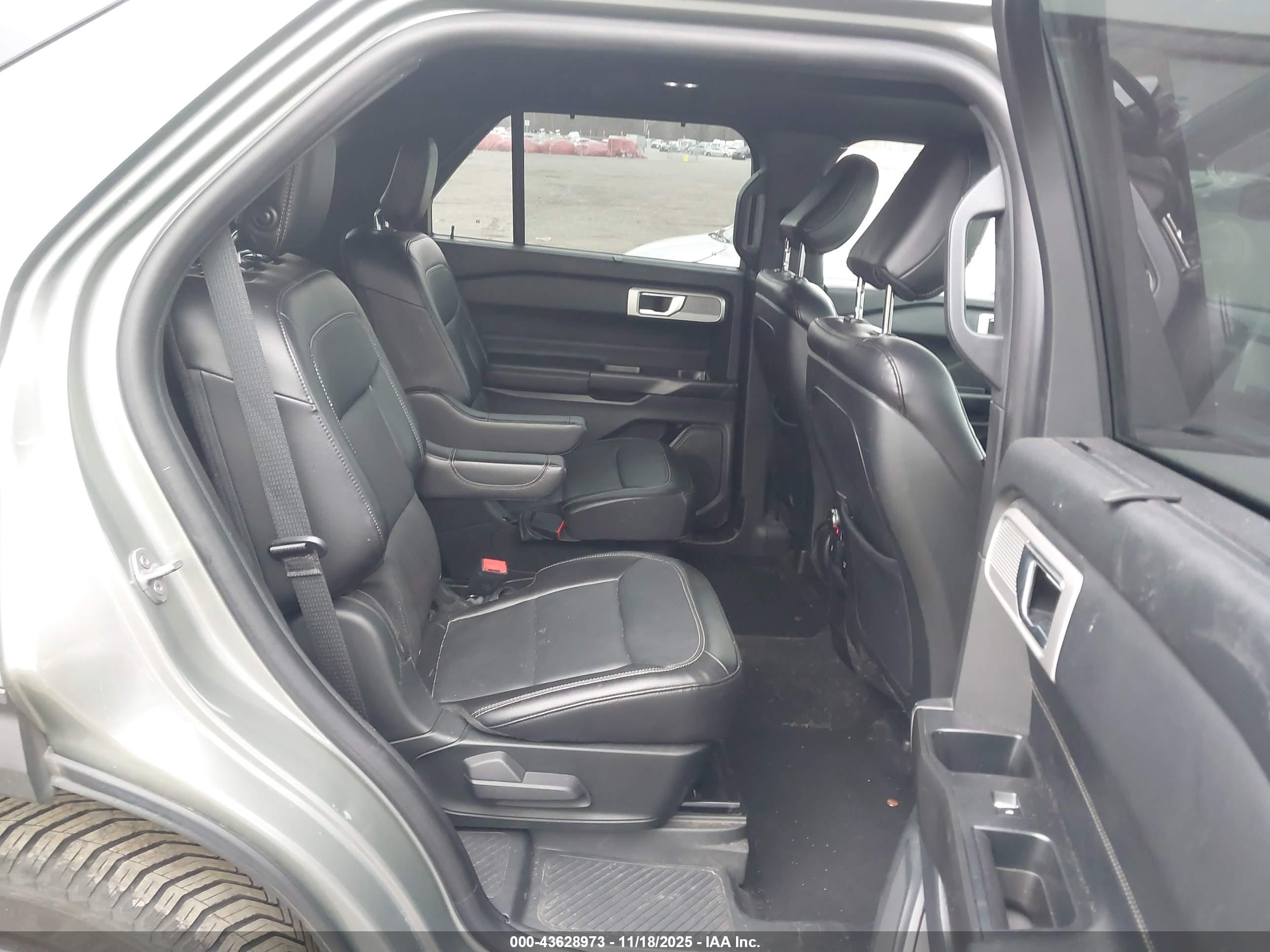 FORD EXPLORER image 8