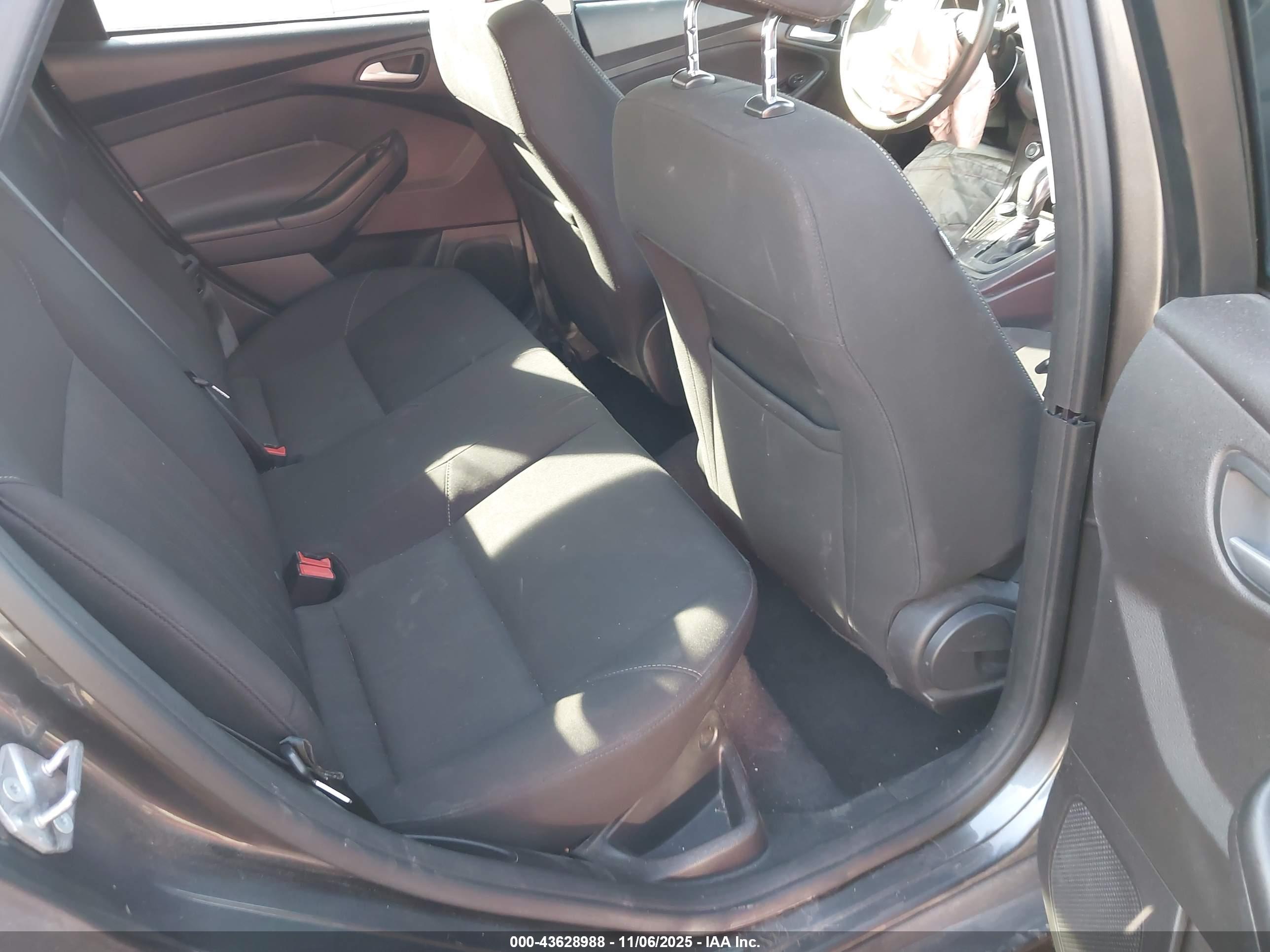 FORD FOCUS image 8