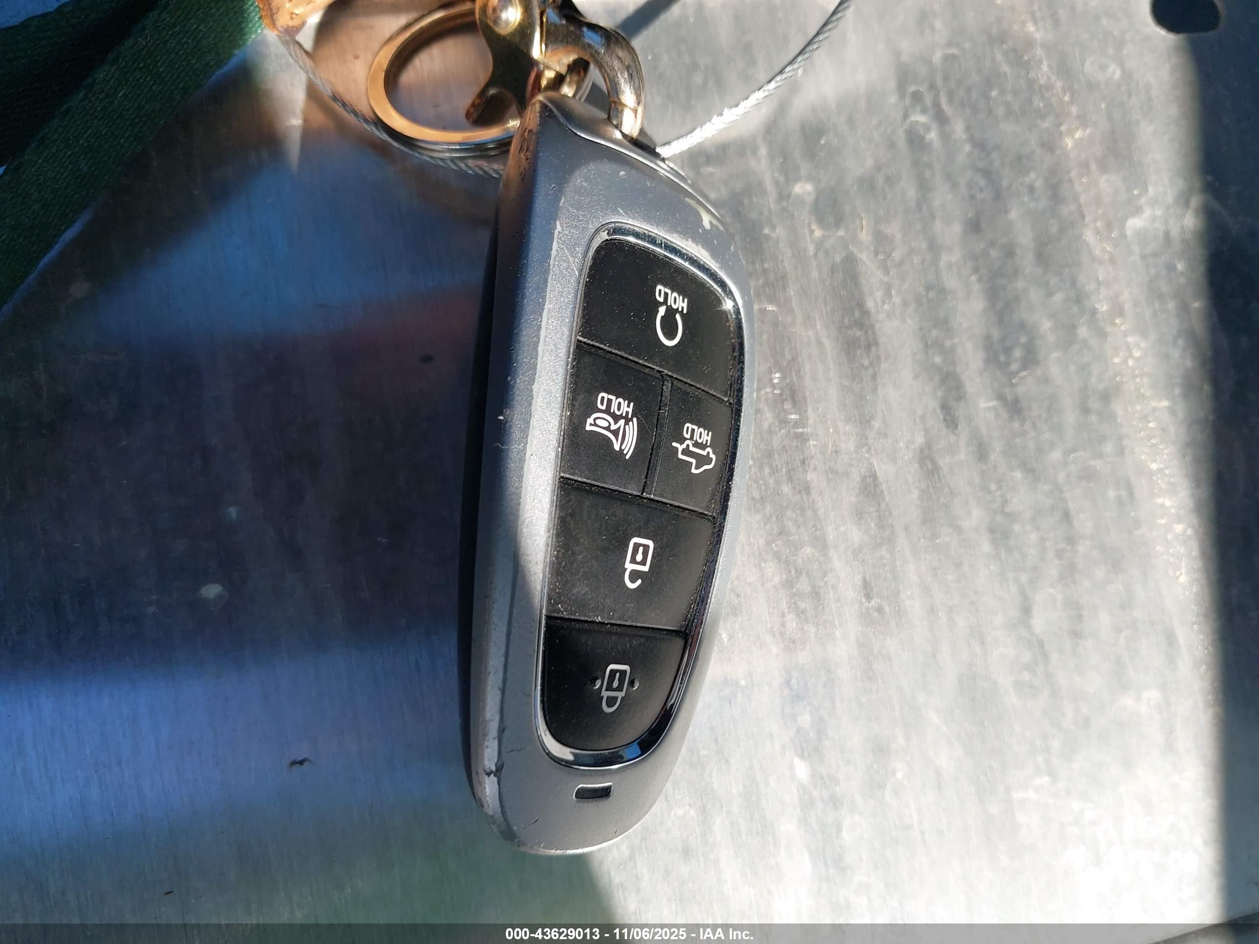 HYUNDAI SANTA image 11
