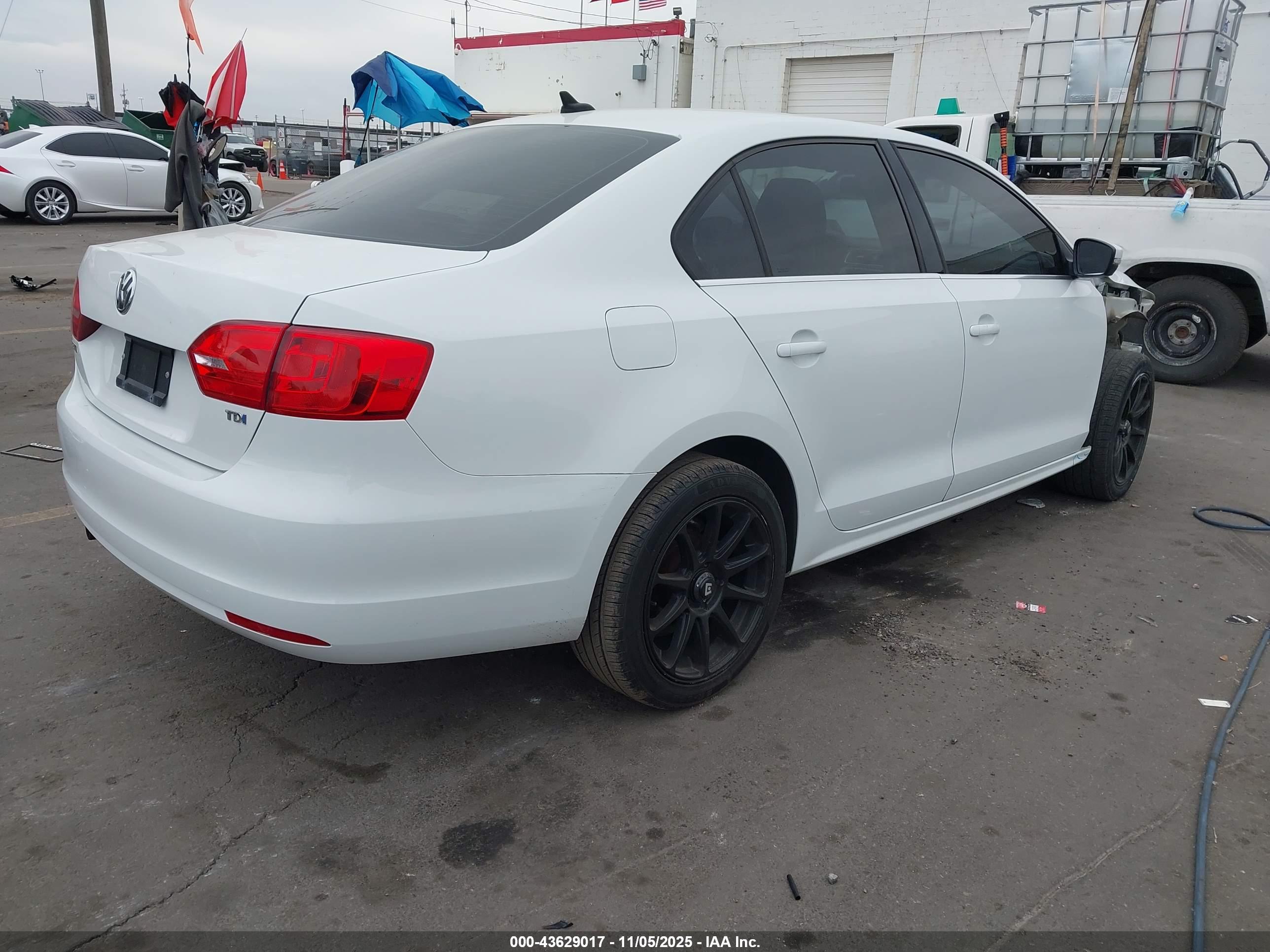 VOLKSWAGEN JETTA image 4