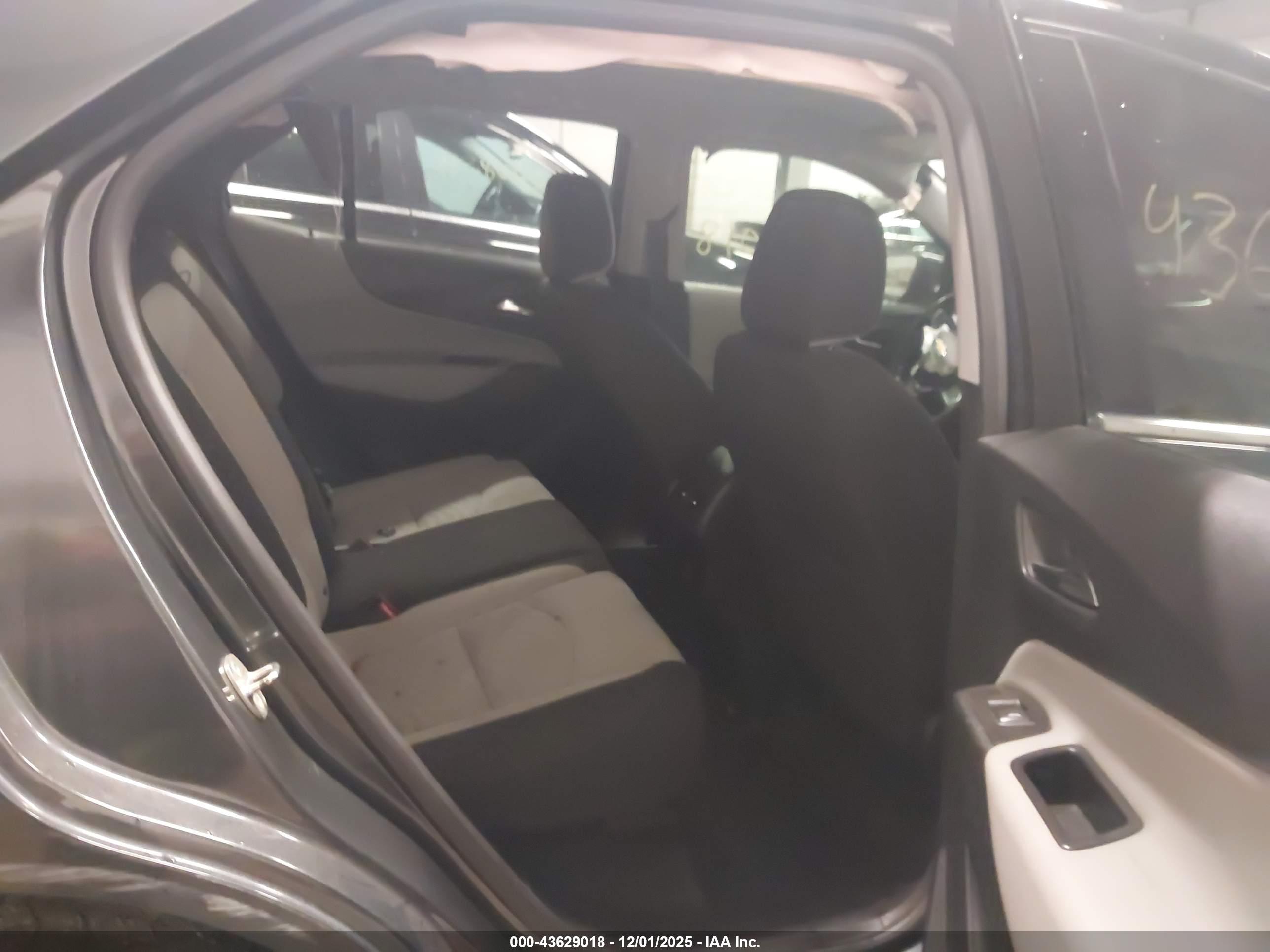 CHEVROLET EQUINOX image 8