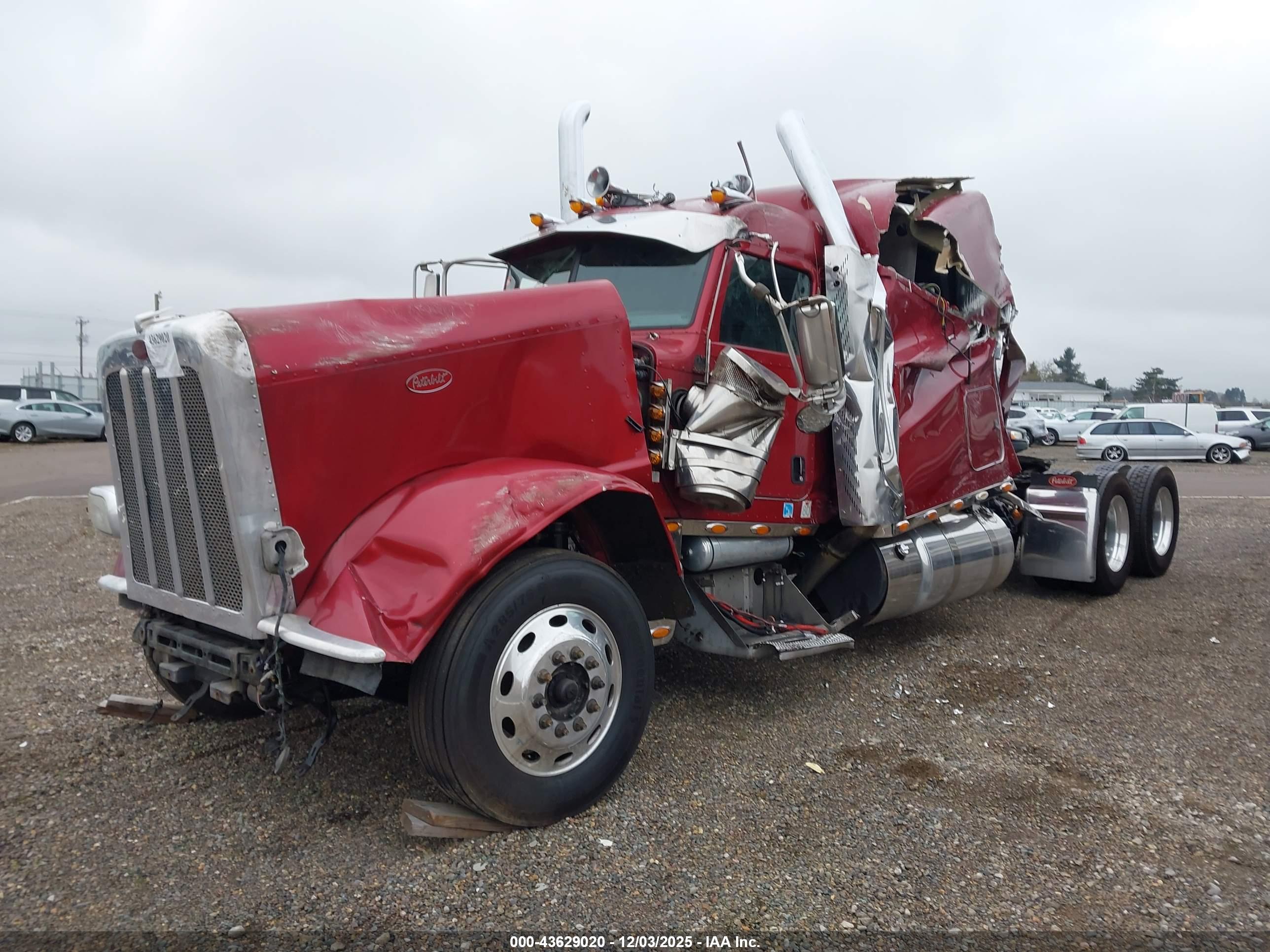 PETERBILT 389 image 2