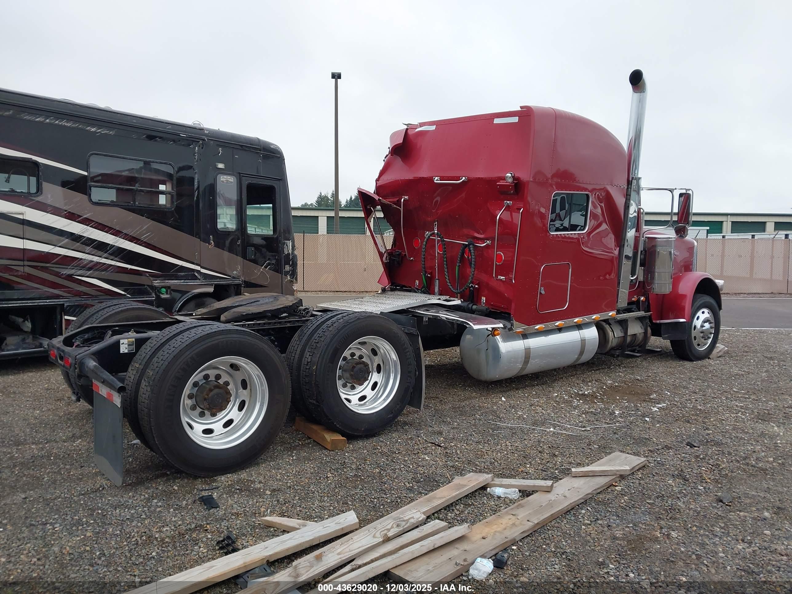 PETERBILT 389 image 4