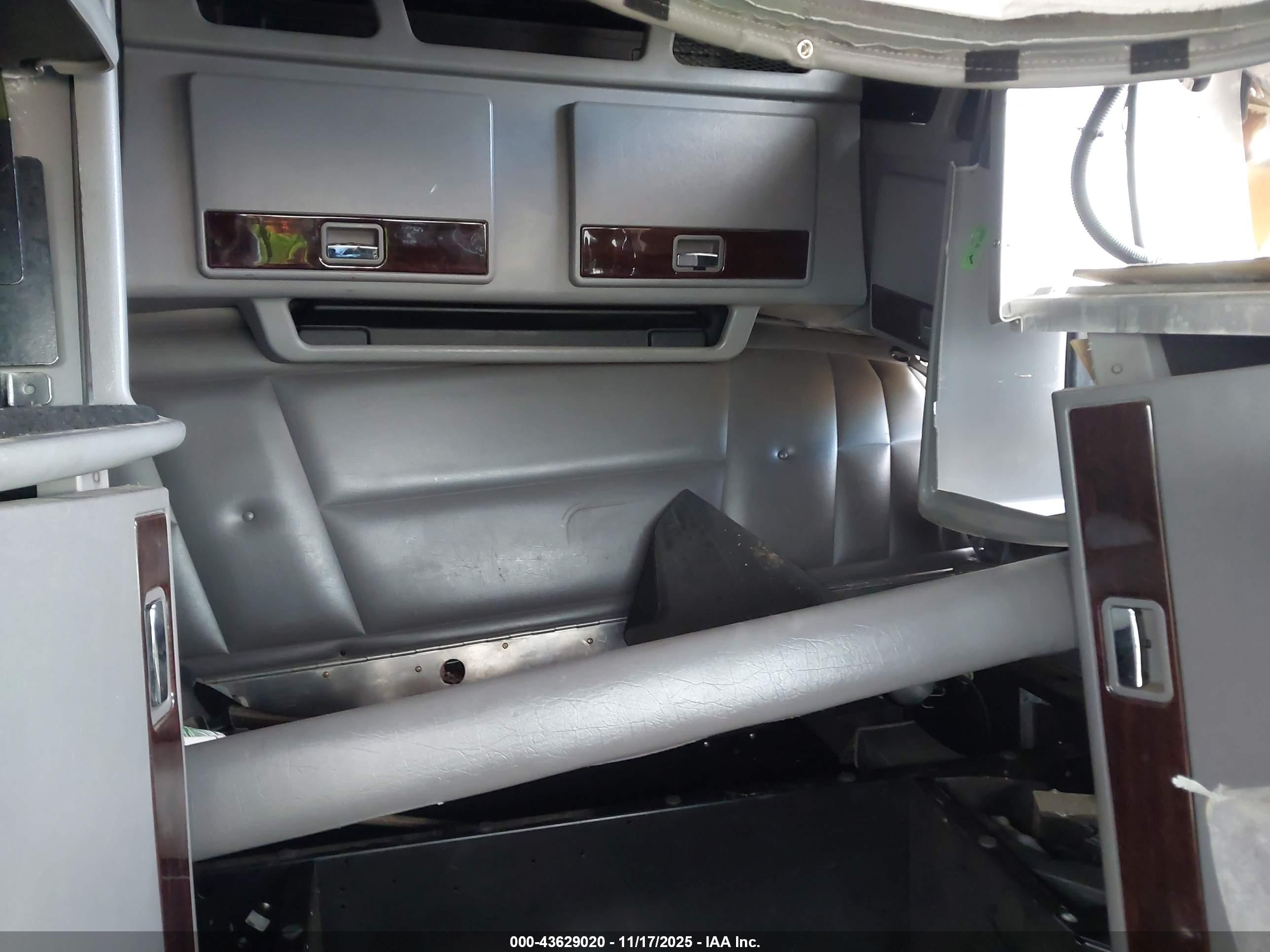 PETERBILT 389 image 7