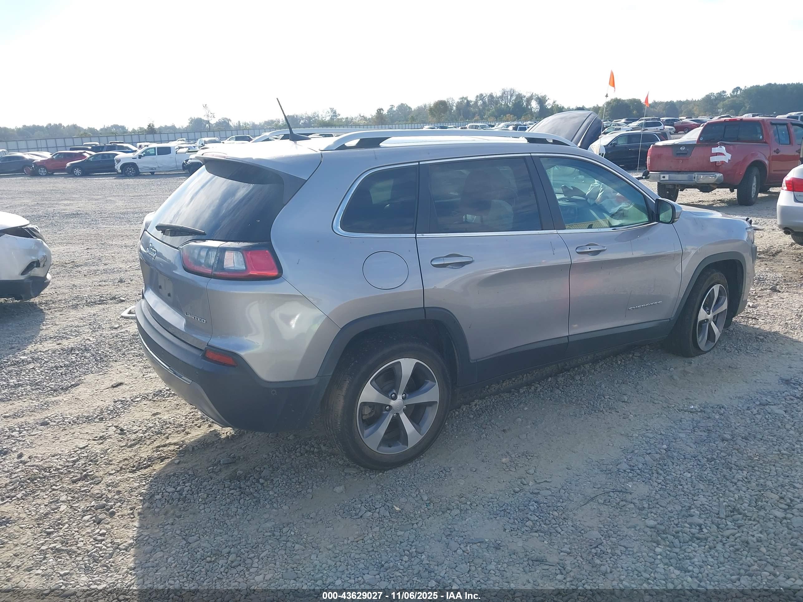 JEEP CHEROKEE image 4