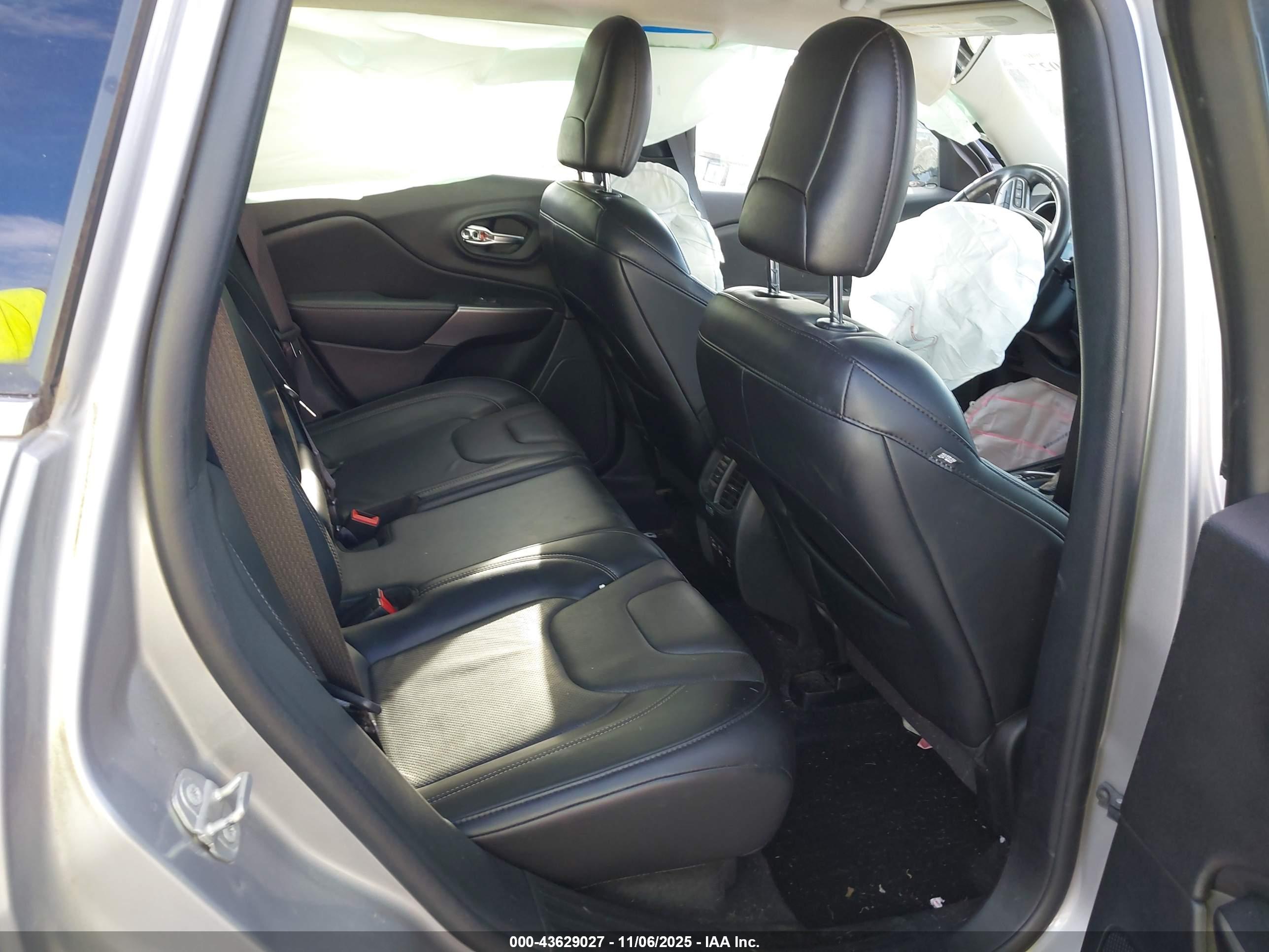 JEEP CHEROKEE image 8