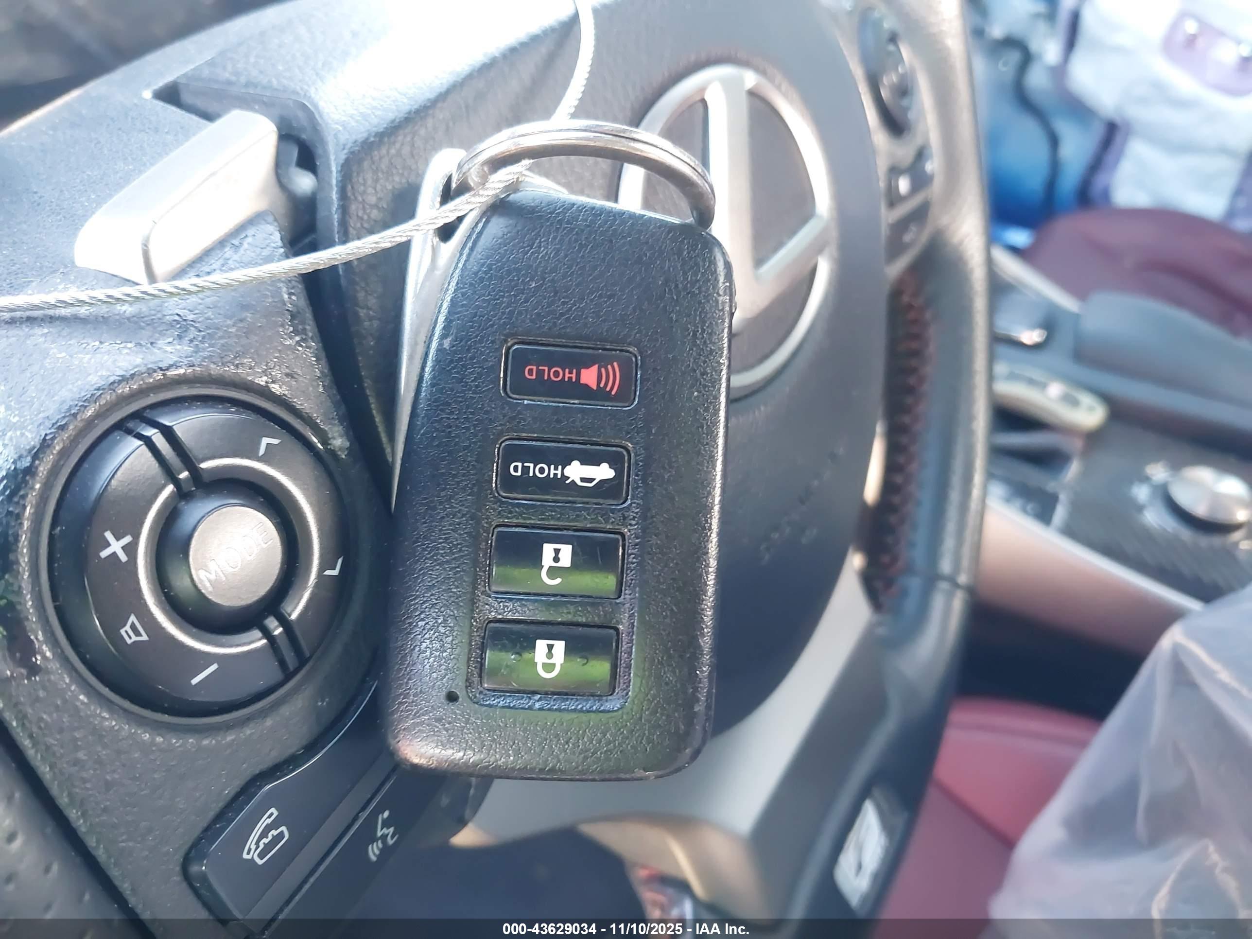 LEXUS IS image 11
