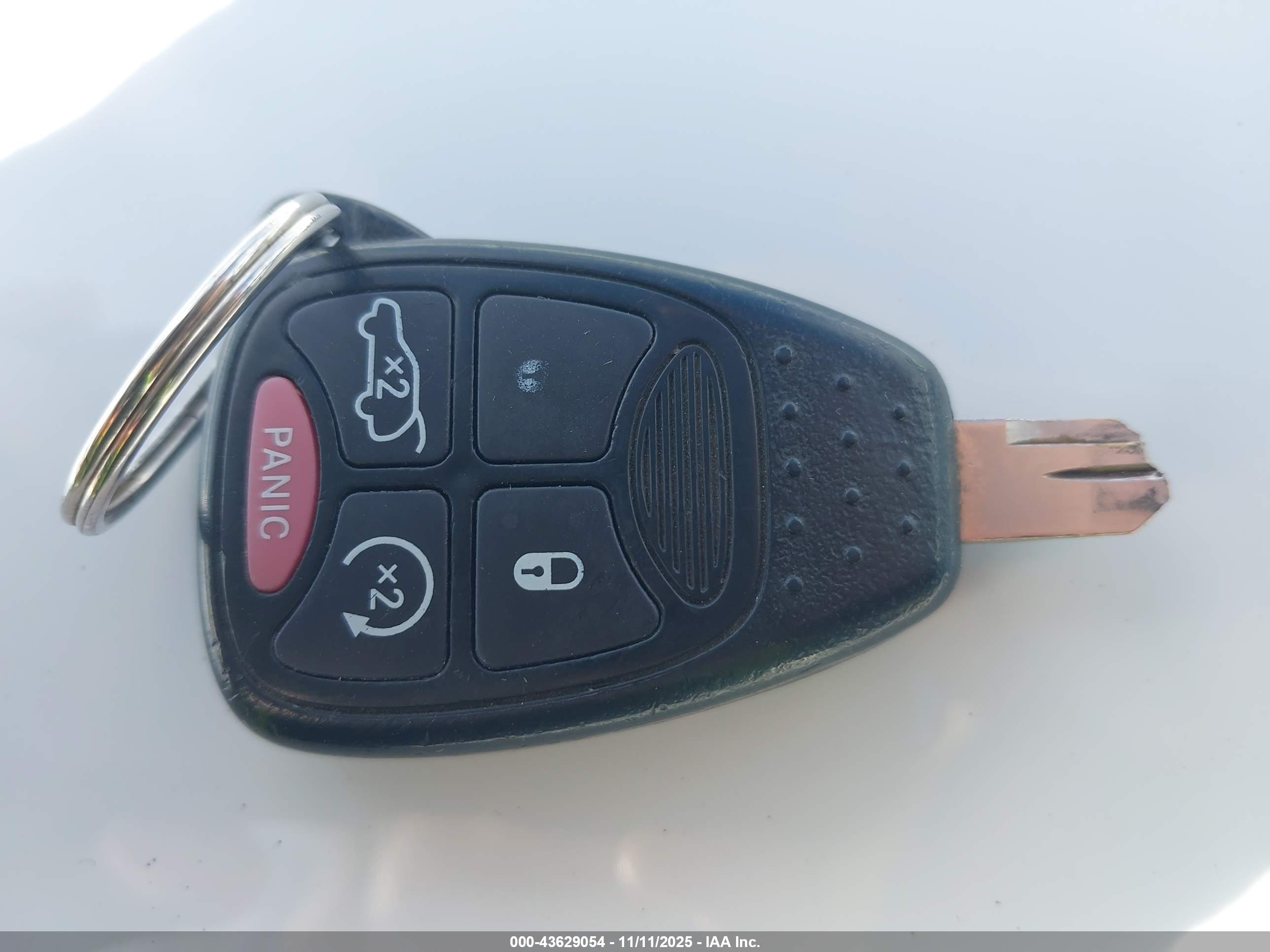 CHRYSLER 200 image 11