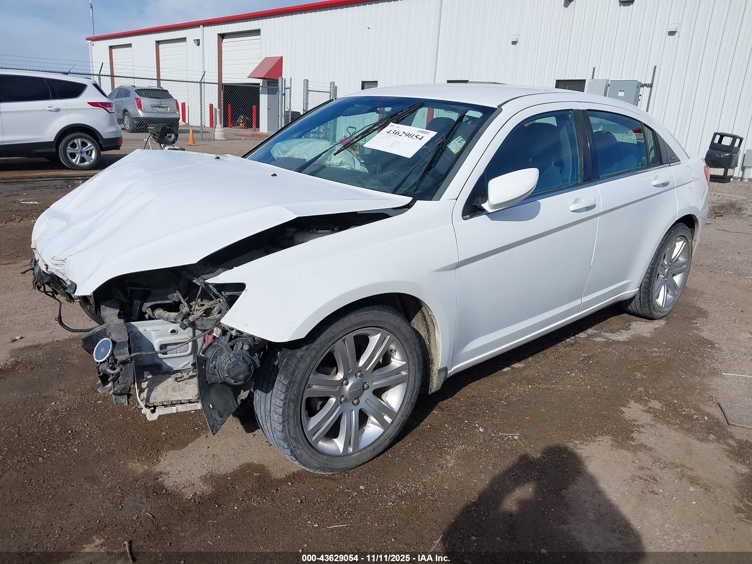 CHRYSLER 200 image 2