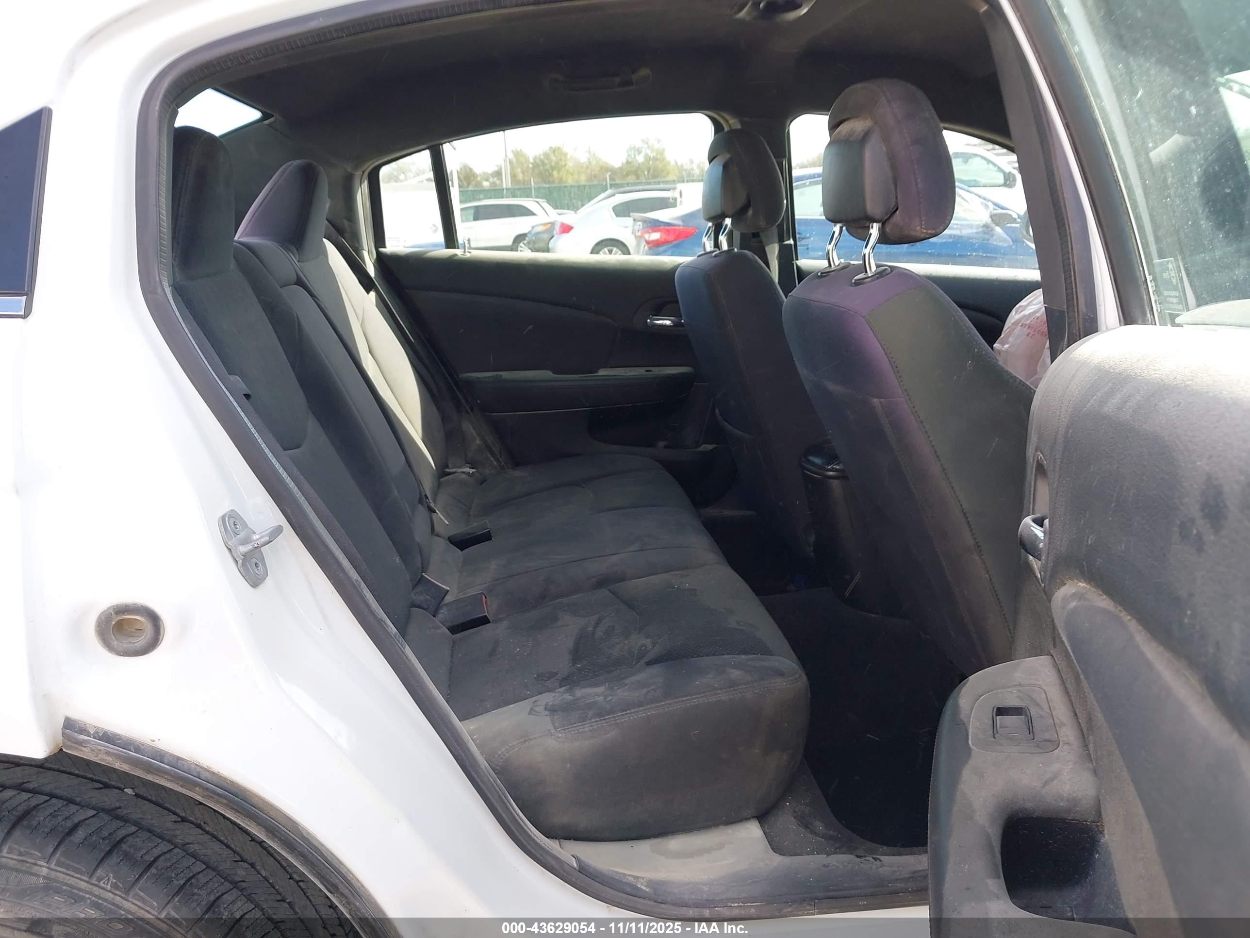 CHRYSLER 200 image 8