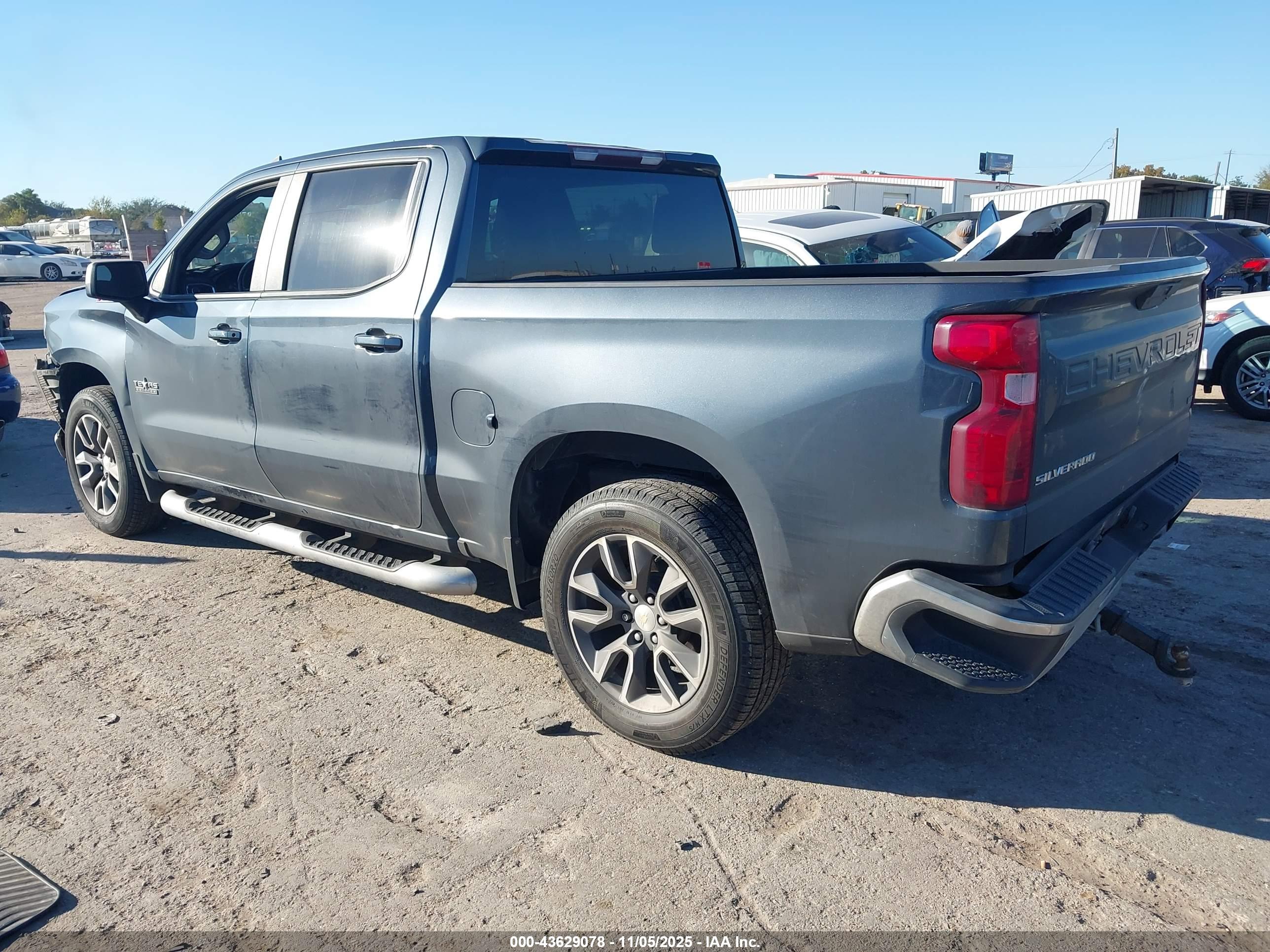 CHEVROLET SILVERADO image 3