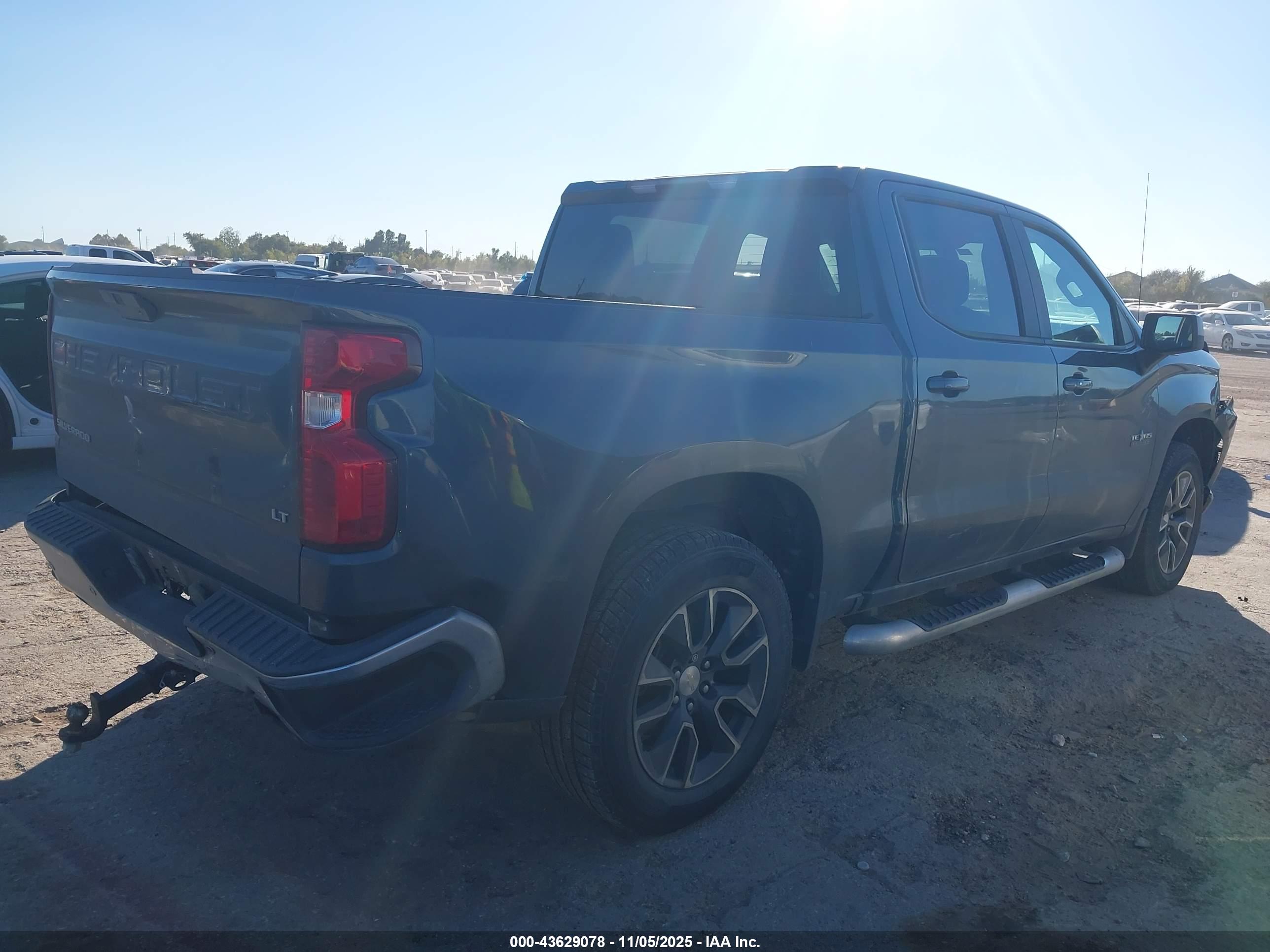 CHEVROLET SILVERADO image 4