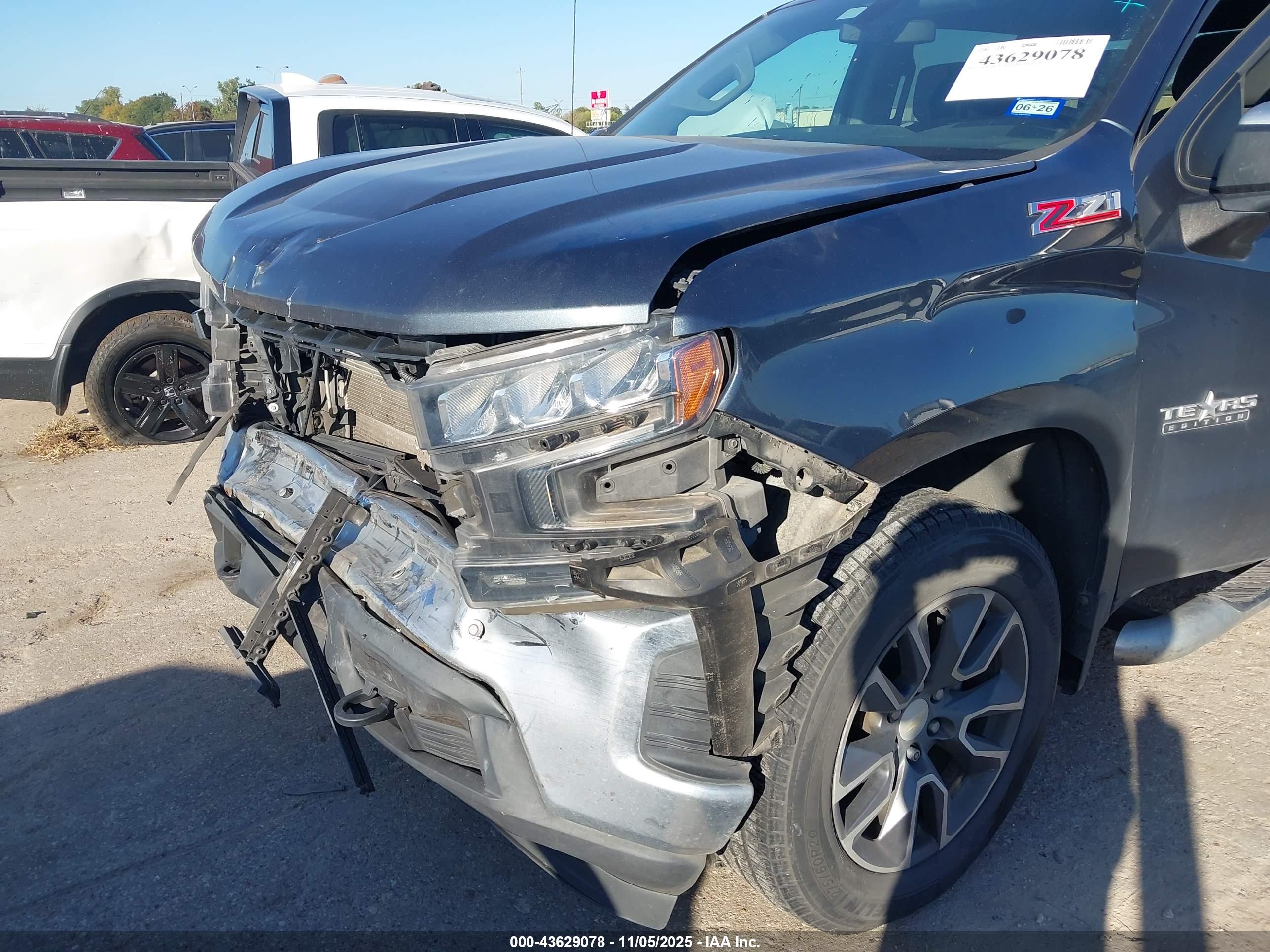CHEVROLET SILVERADO image 6