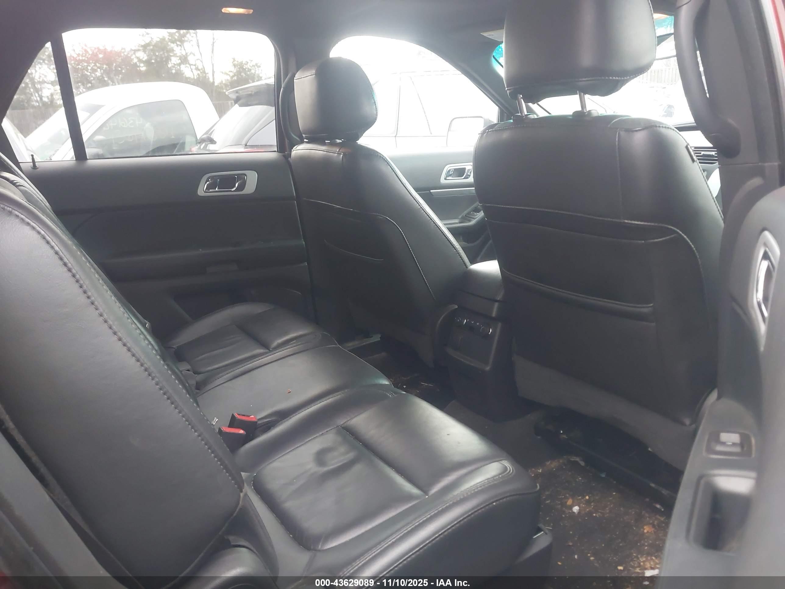 FORD EXPLORER image 8