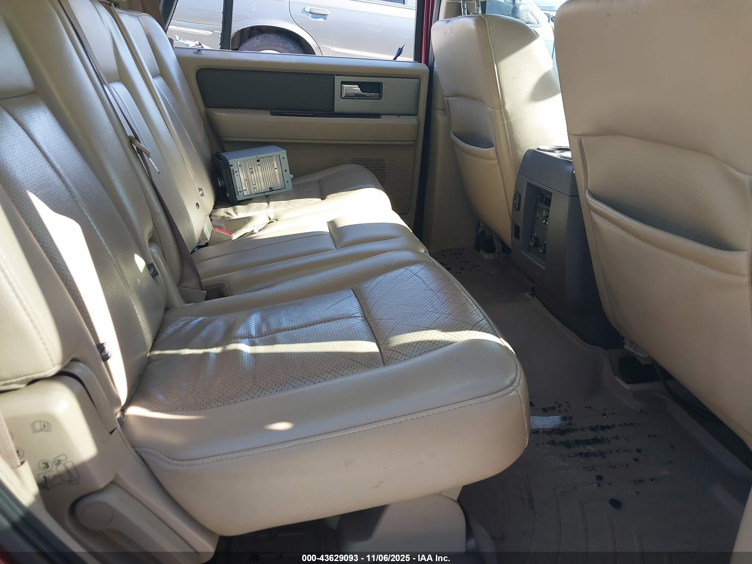 FORD EXPEDITION image 8