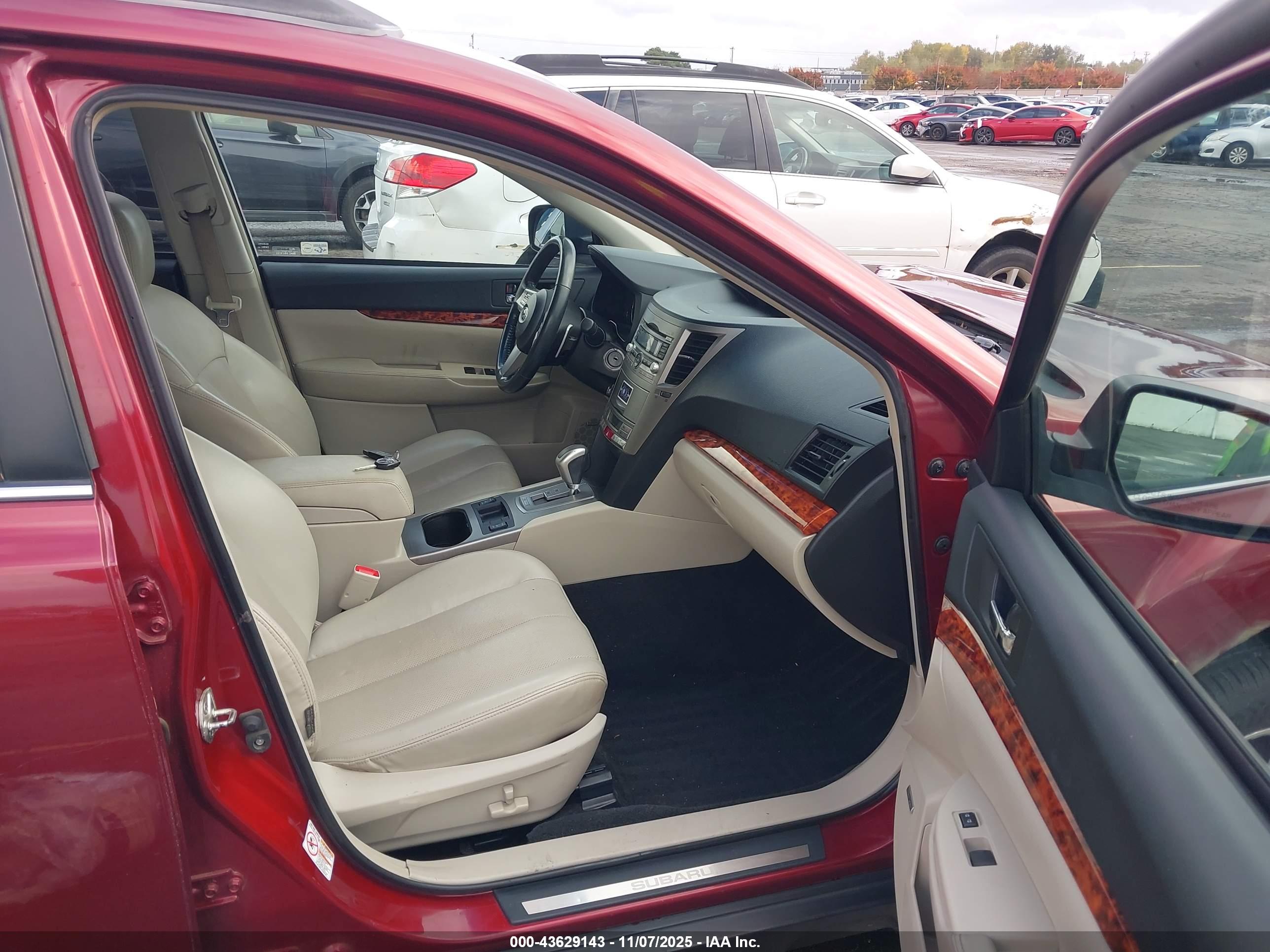 SUBARU OUTBACK image 5