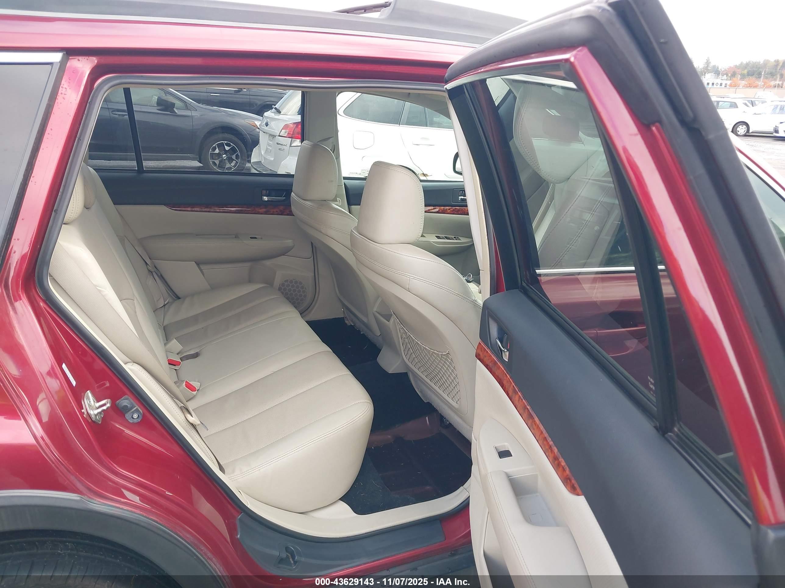SUBARU OUTBACK image 8