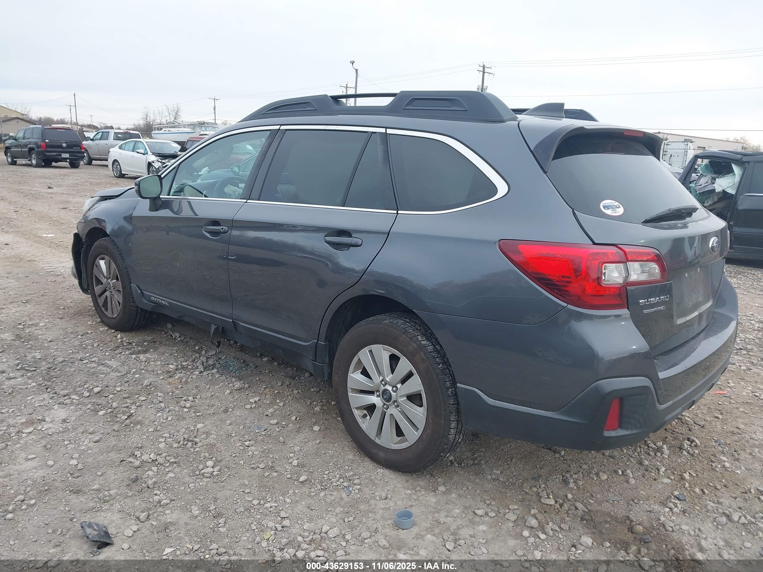 SUBARU OUTBACK image 3