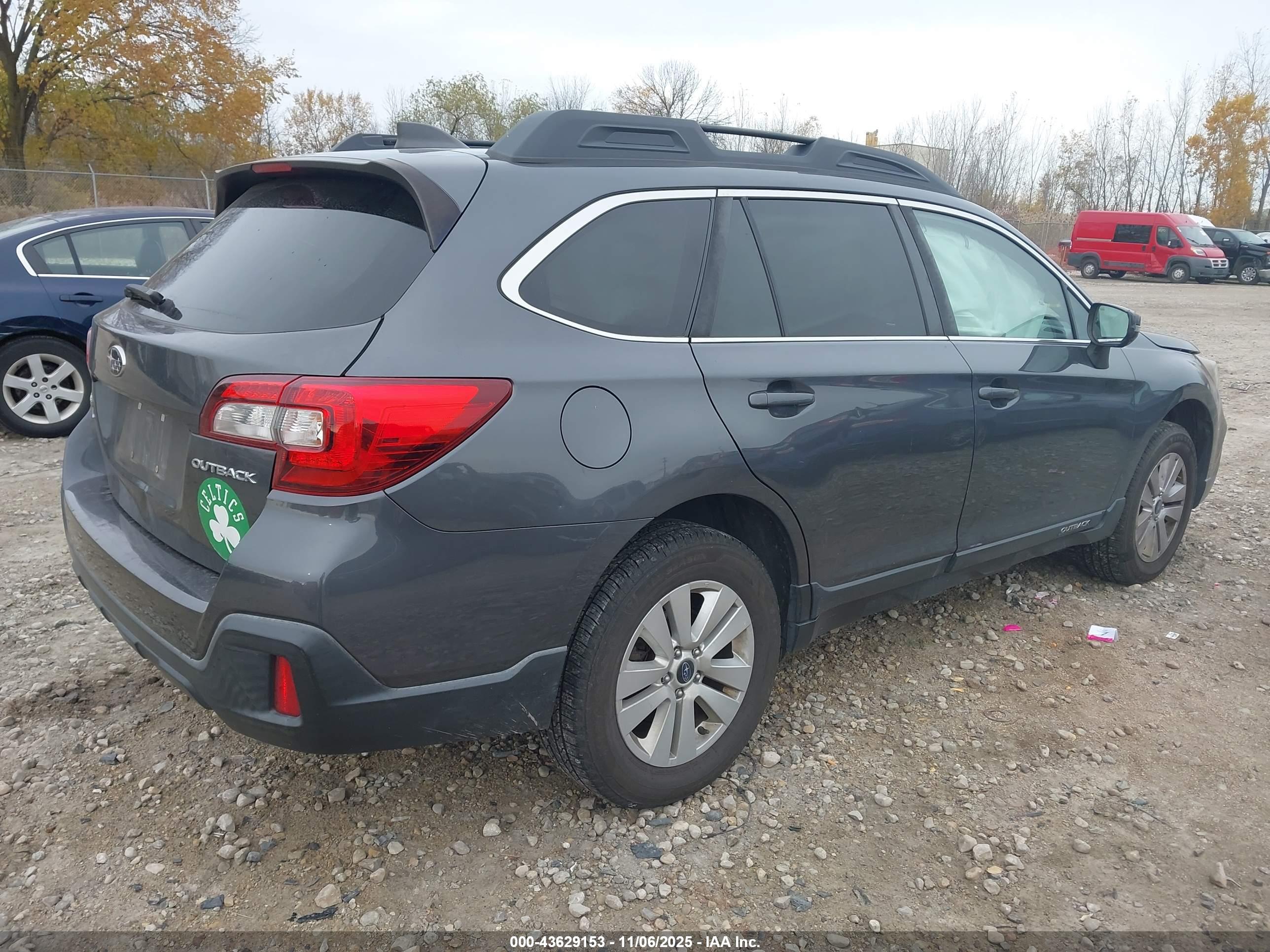 SUBARU OUTBACK image 4