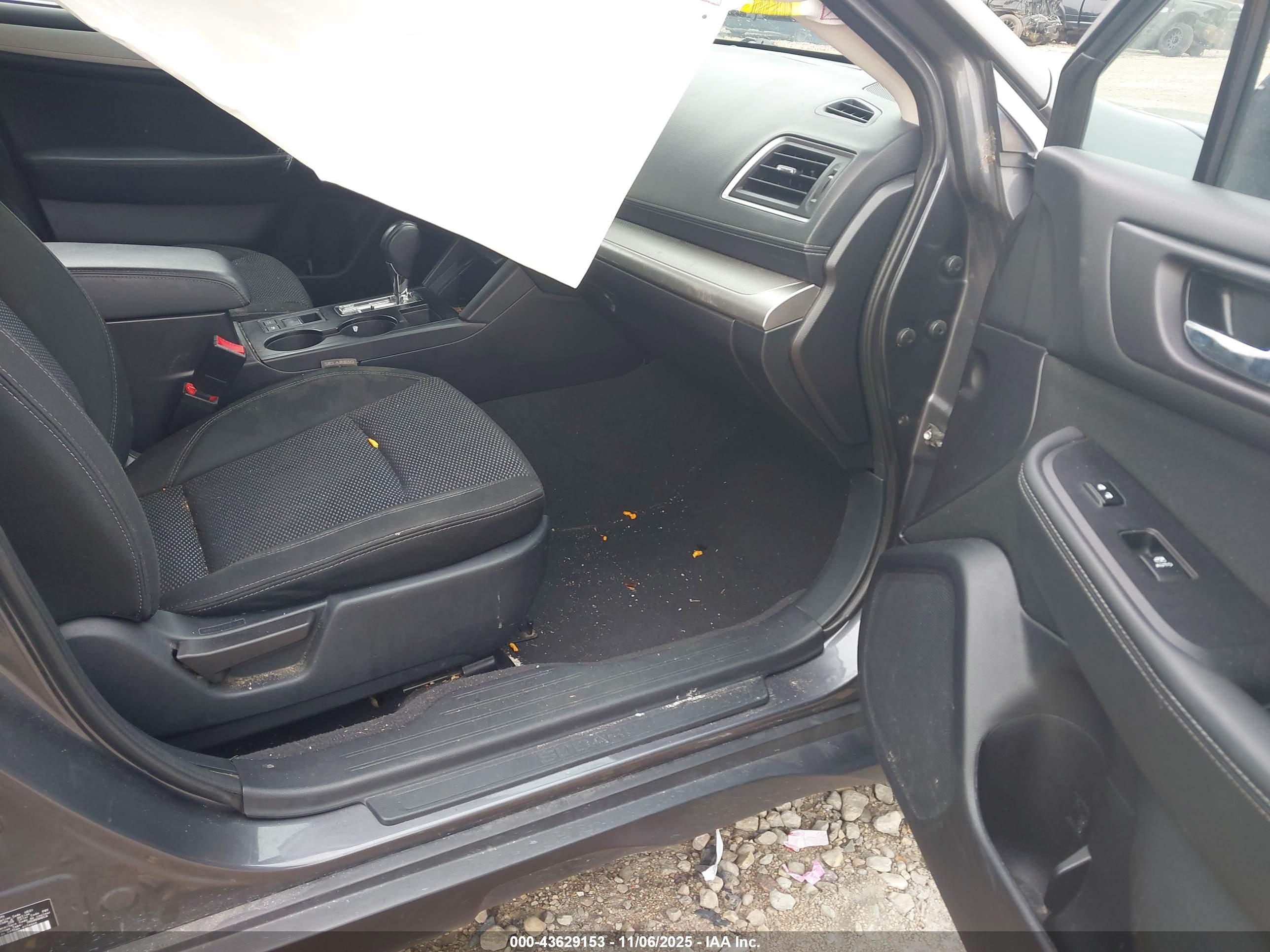 SUBARU OUTBACK image 5