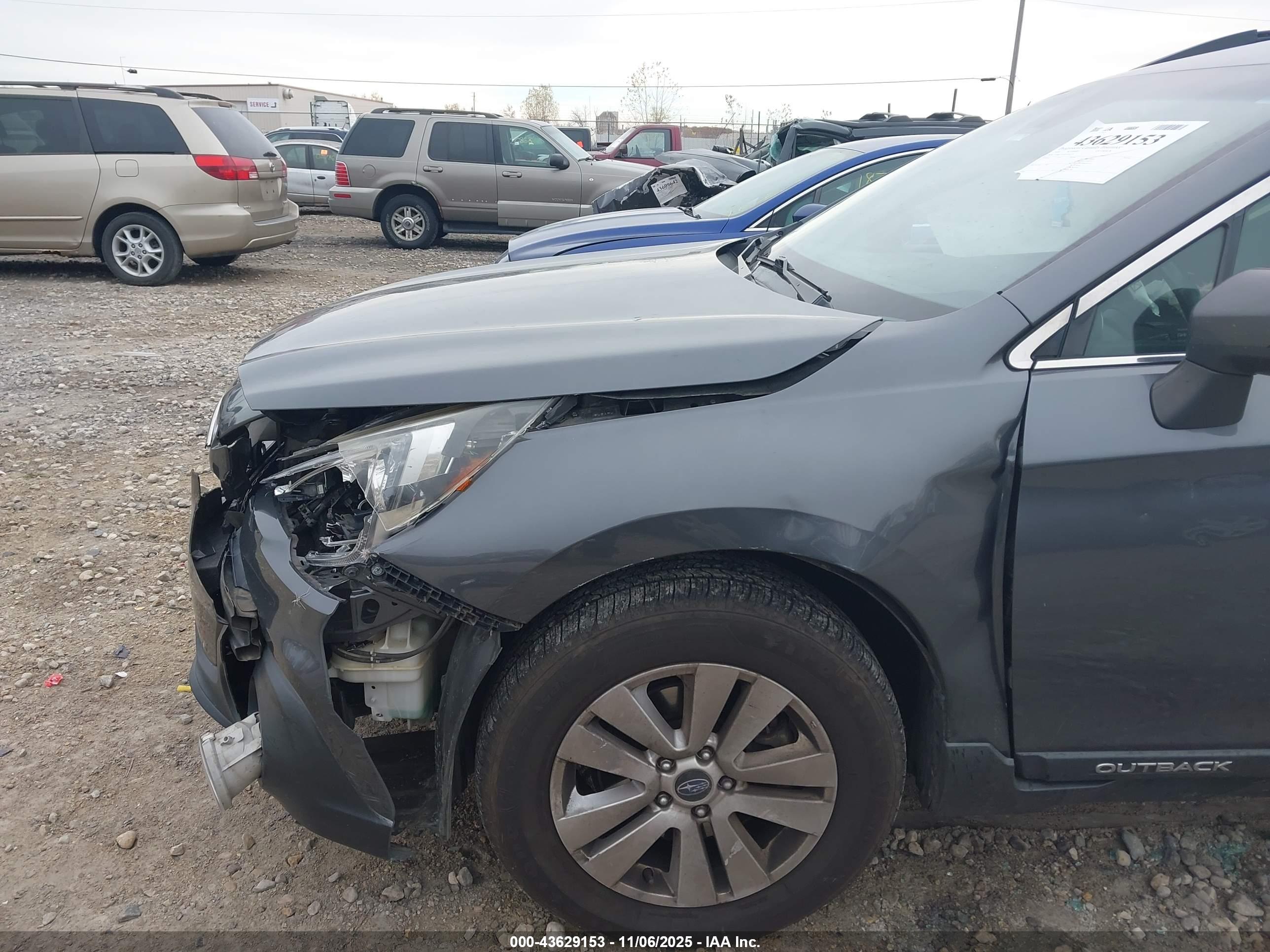 SUBARU OUTBACK image 6
