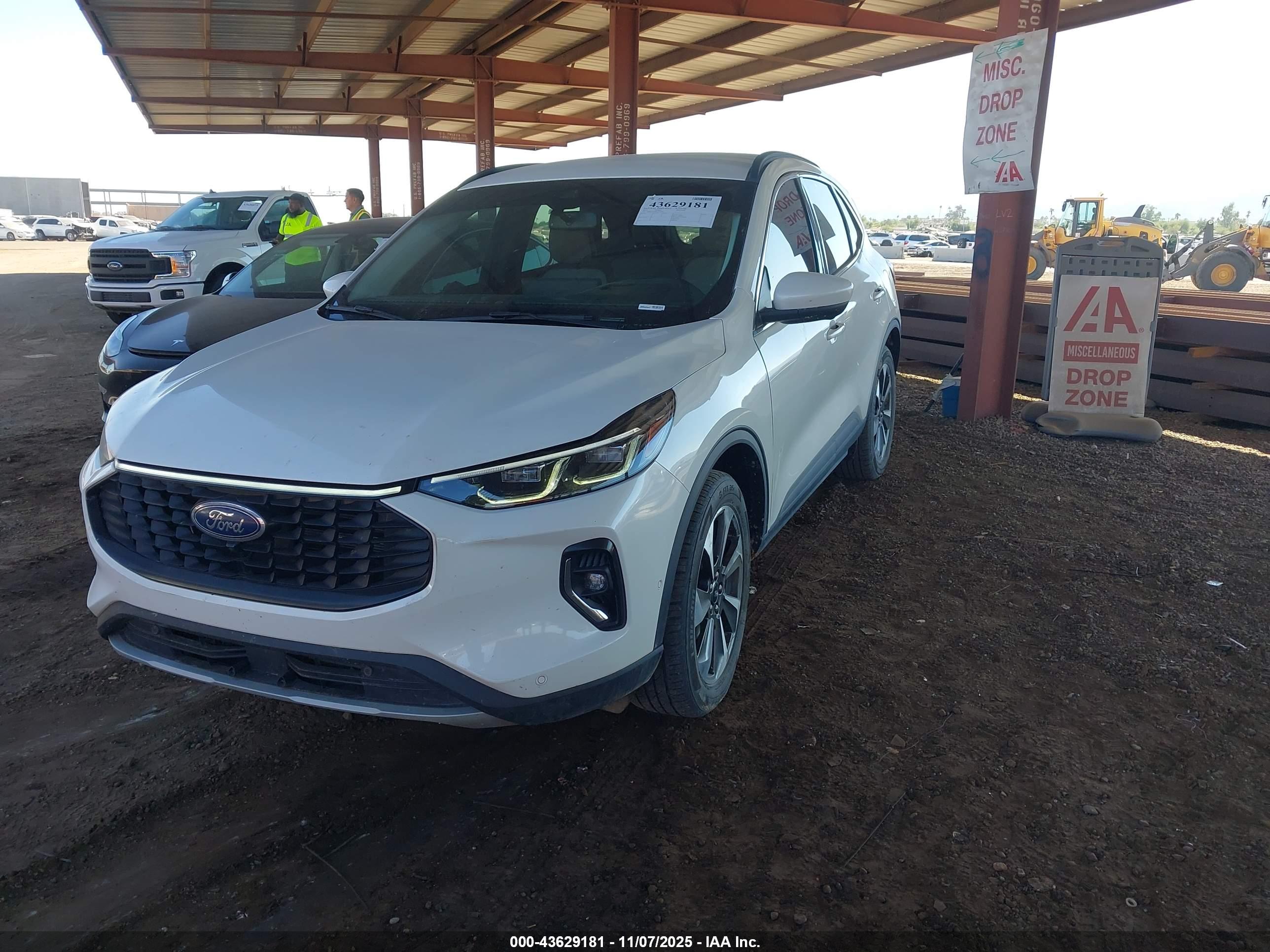 FORD ESCAPE image 2