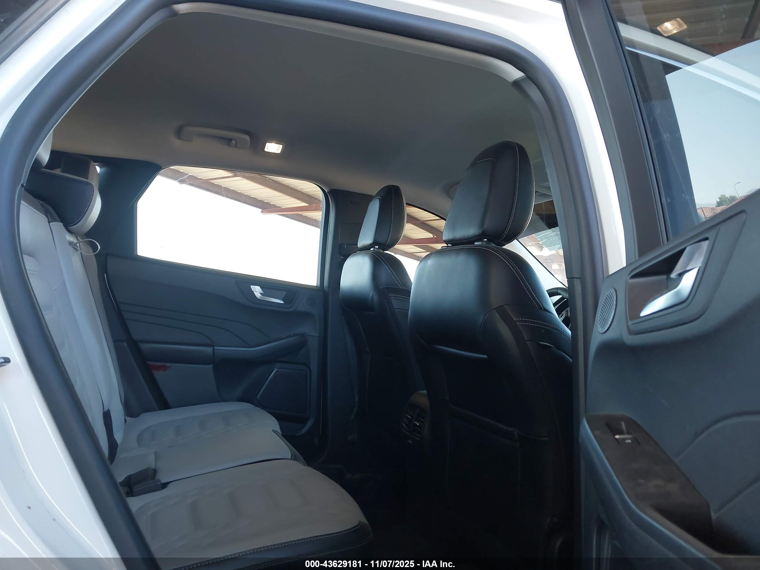 FORD ESCAPE image 8