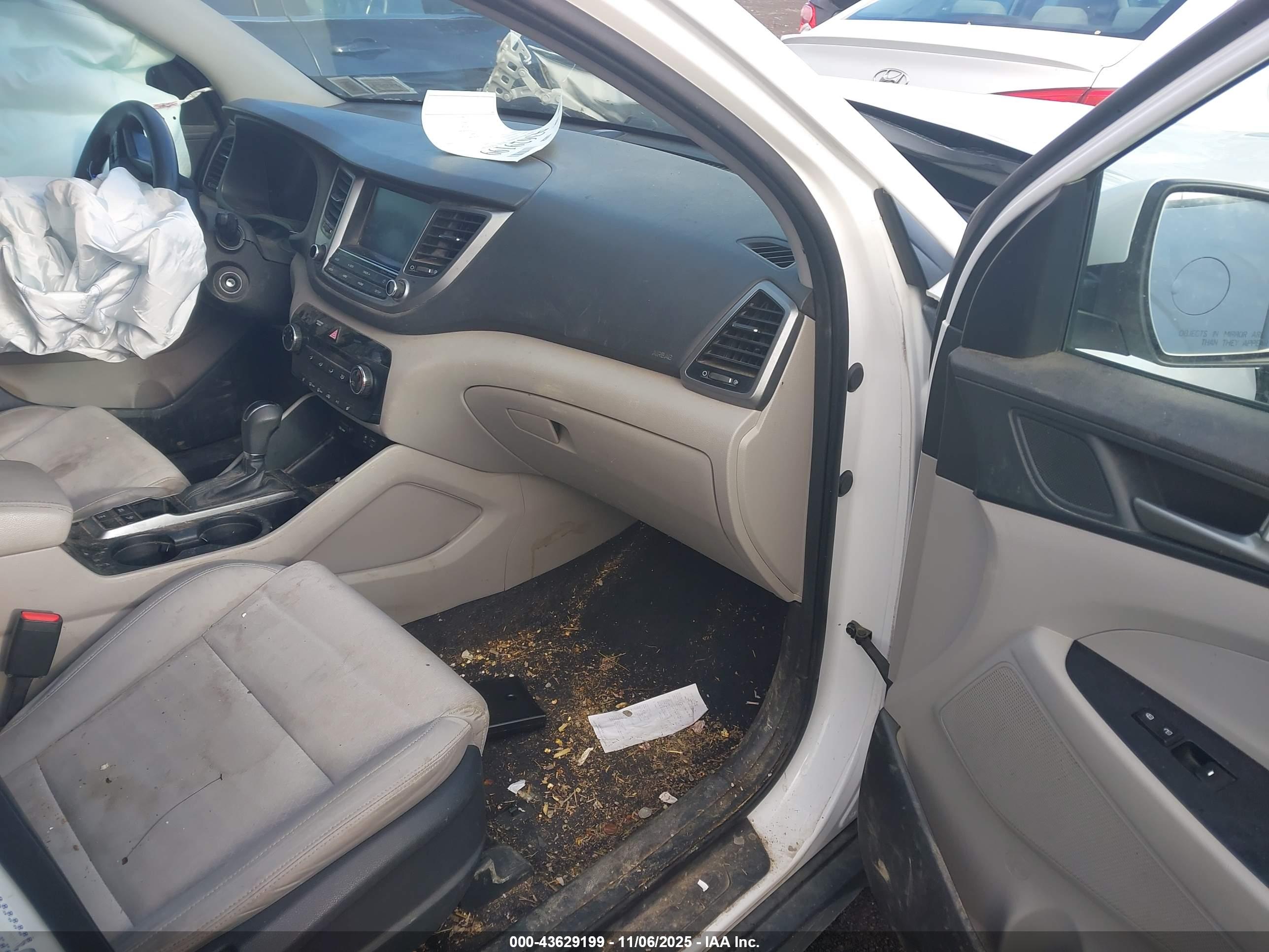 HYUNDAI TUCSON image 5