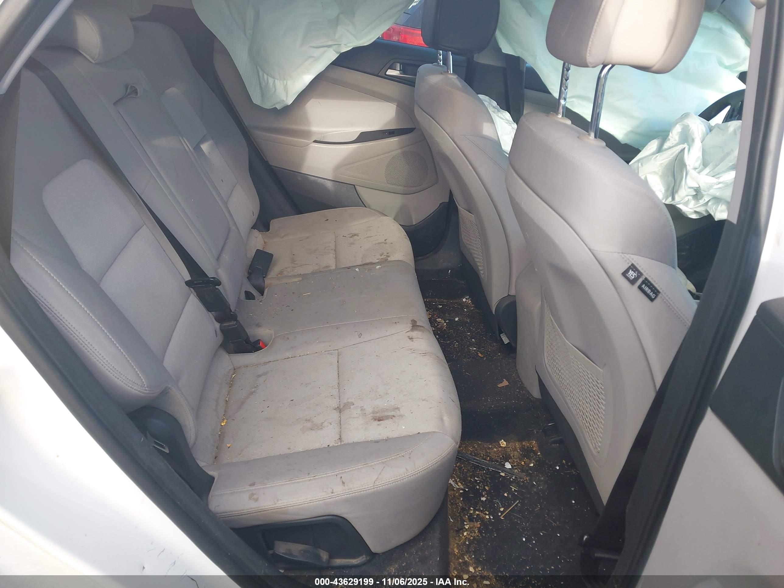 HYUNDAI TUCSON image 8