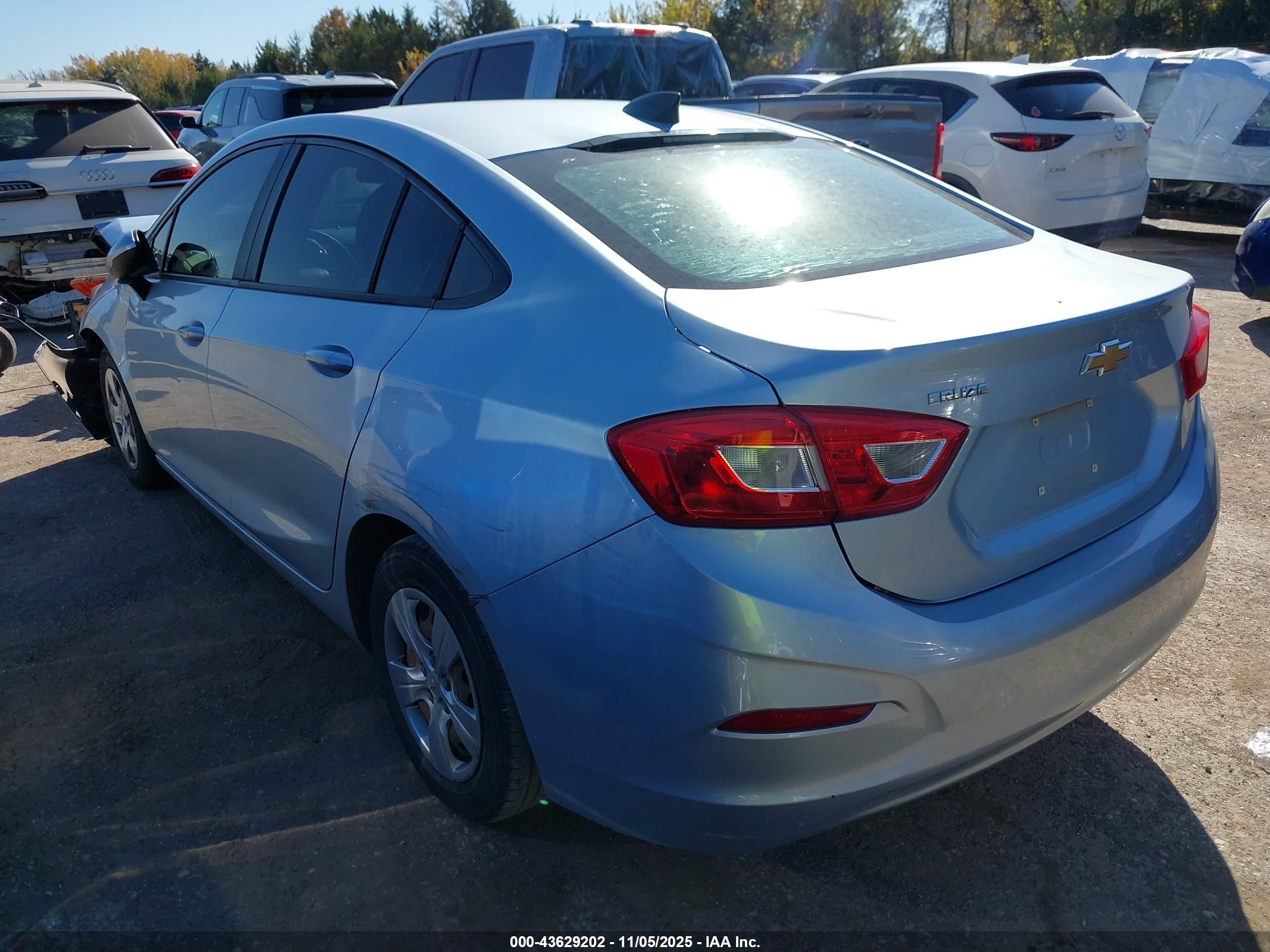 CHEVROLET CRUZE image 3