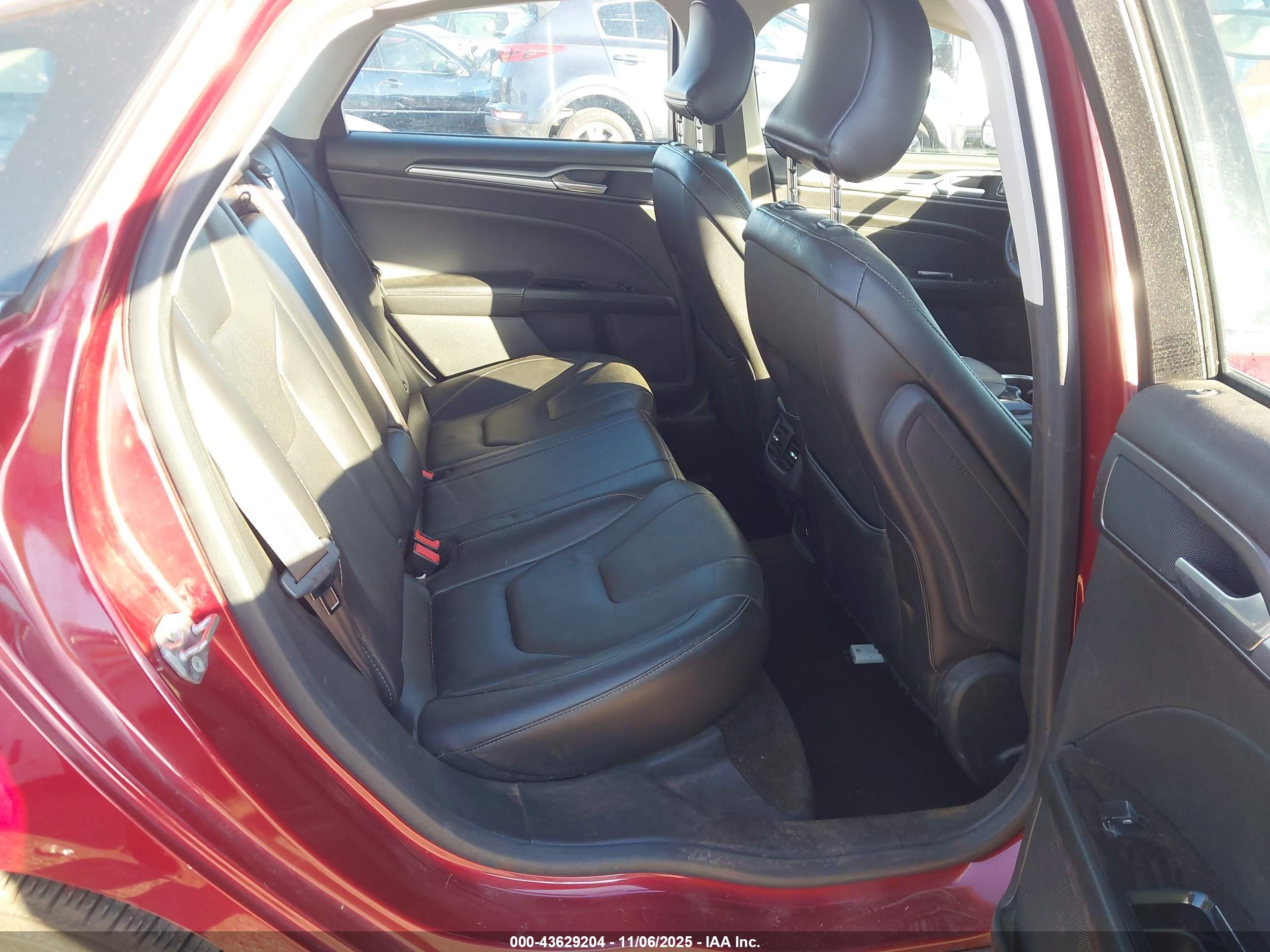 FORD FUSION image 8