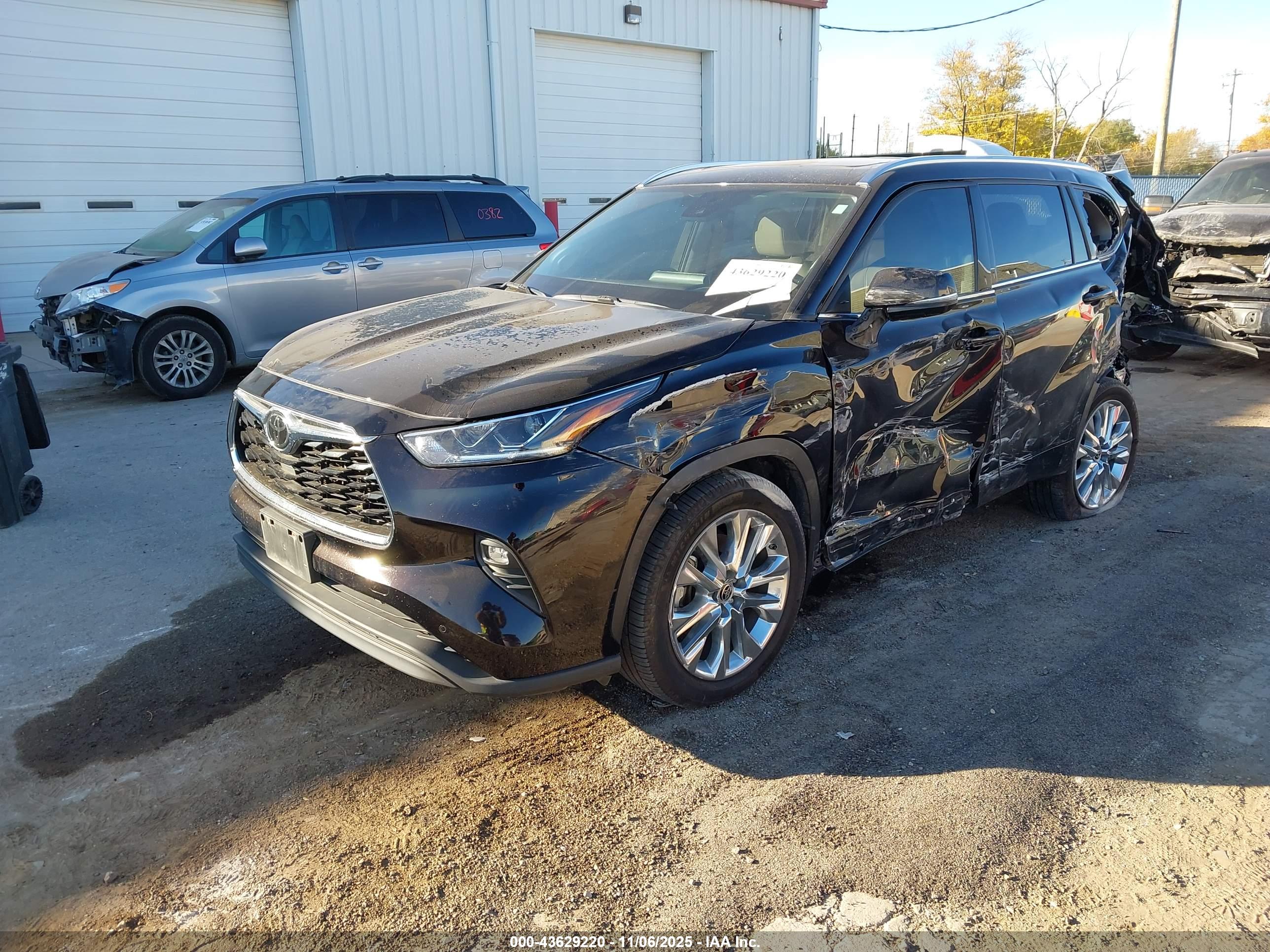 TOYOTA HIGHLANDER image 2