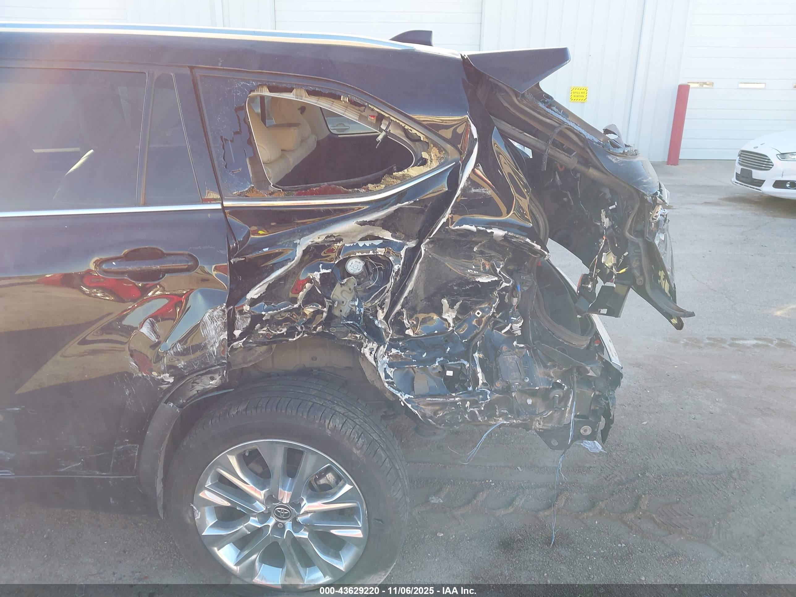 TOYOTA HIGHLANDER image 6