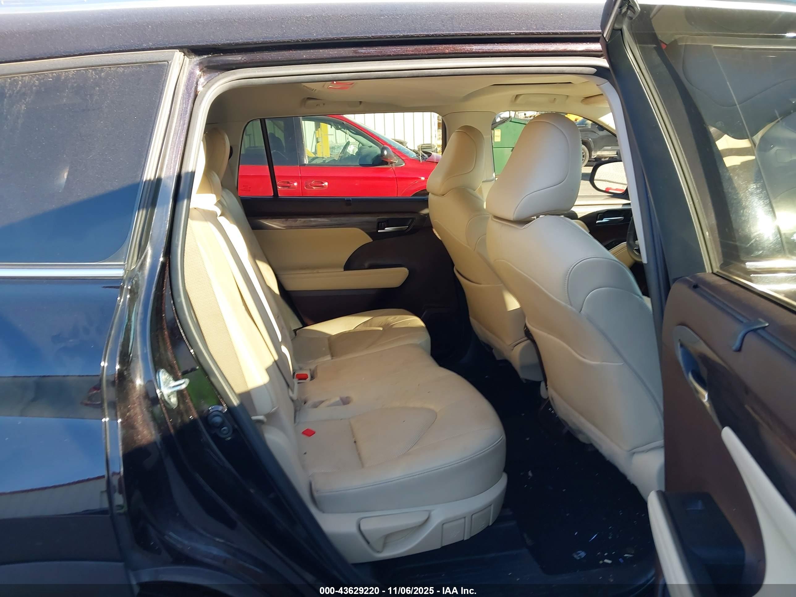 TOYOTA HIGHLANDER image 8